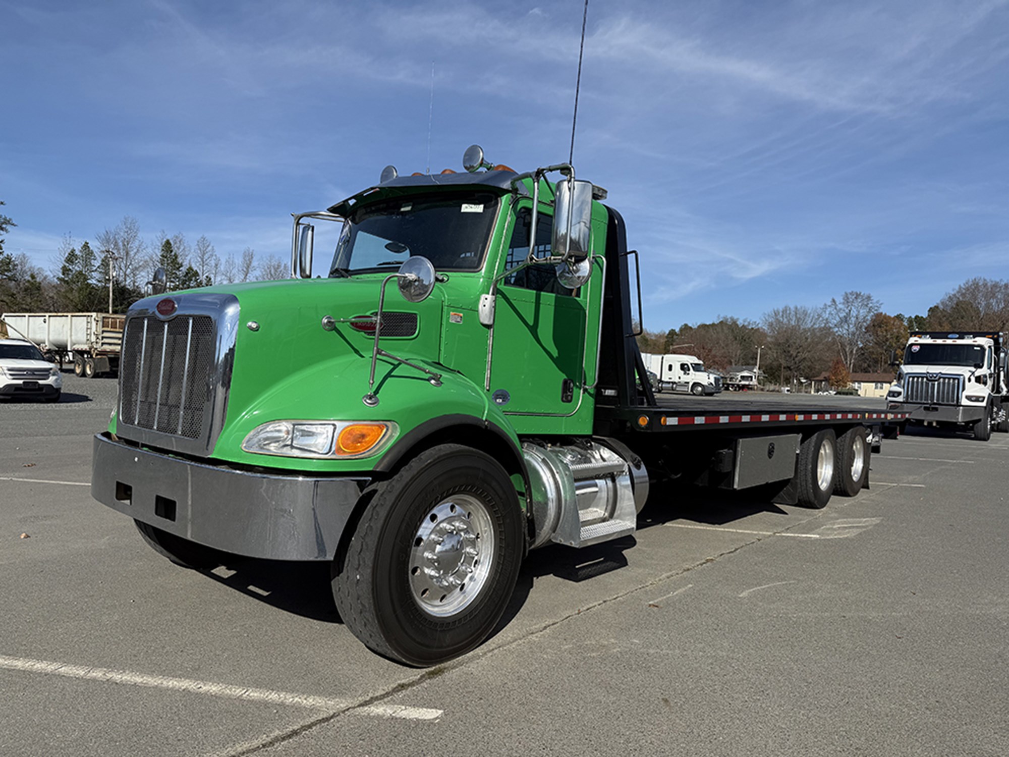2019 Peterbilt 348 - image 1 of 6