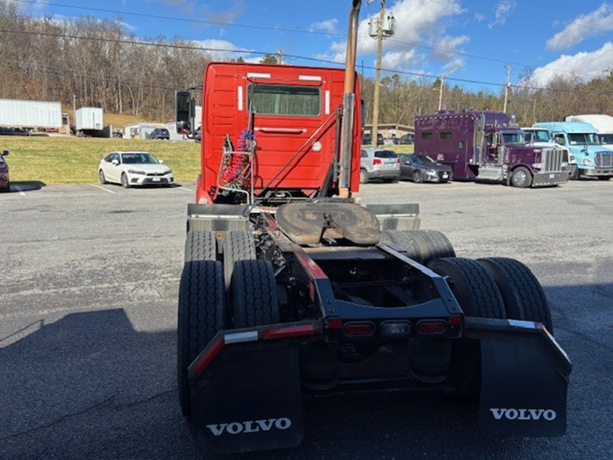 2019 VOLVO VNR - image 3 of 6