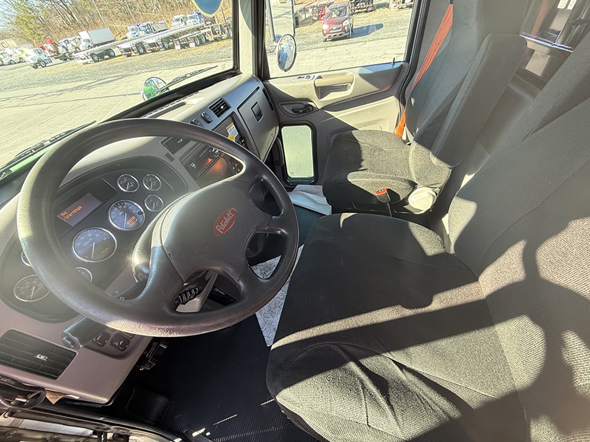 2017 Peterbilt 348 1766163851000 2017 Peterbilt 348 1766163851000