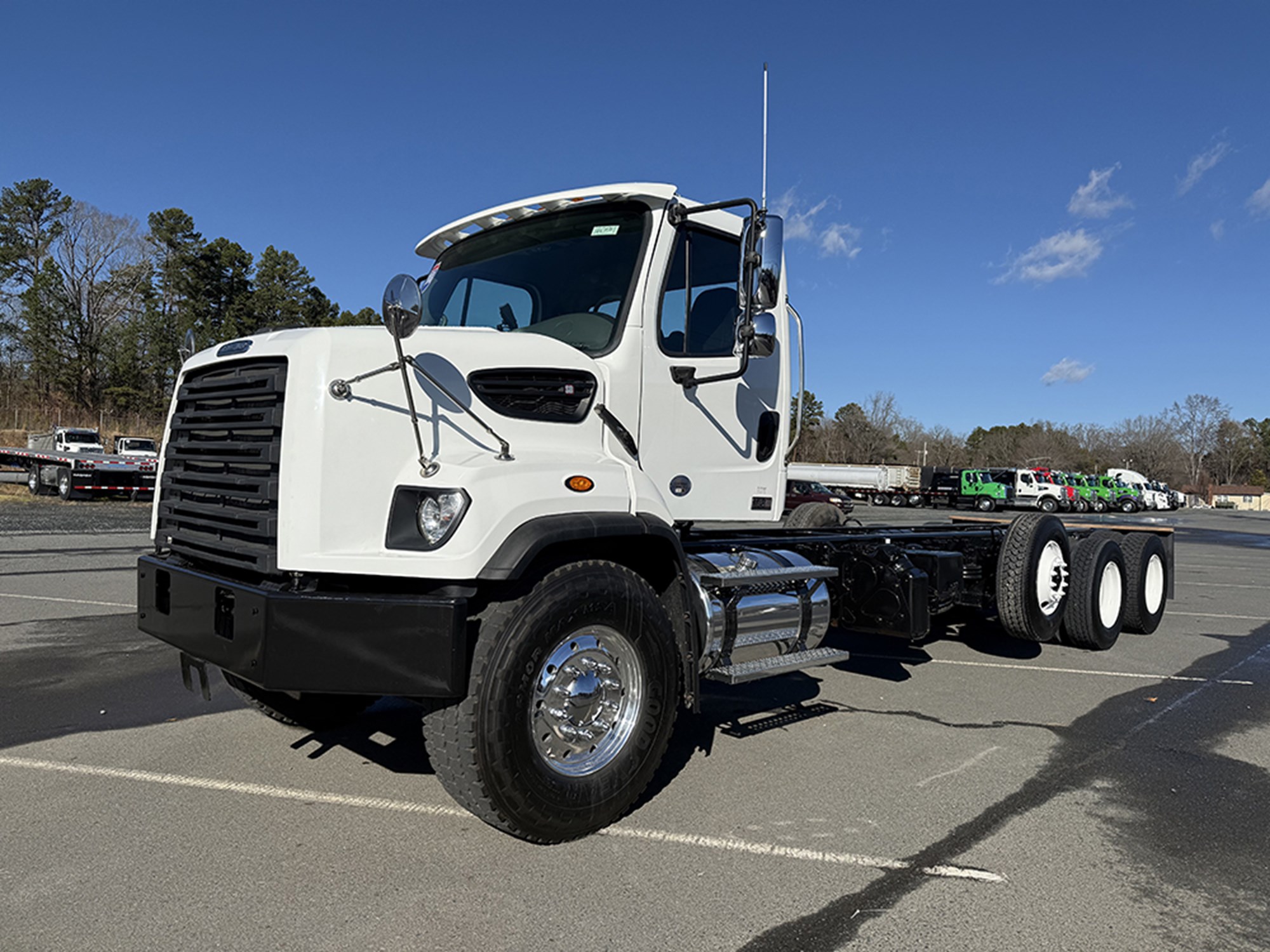 2018 Freightliner 108SD - image 1 of 6