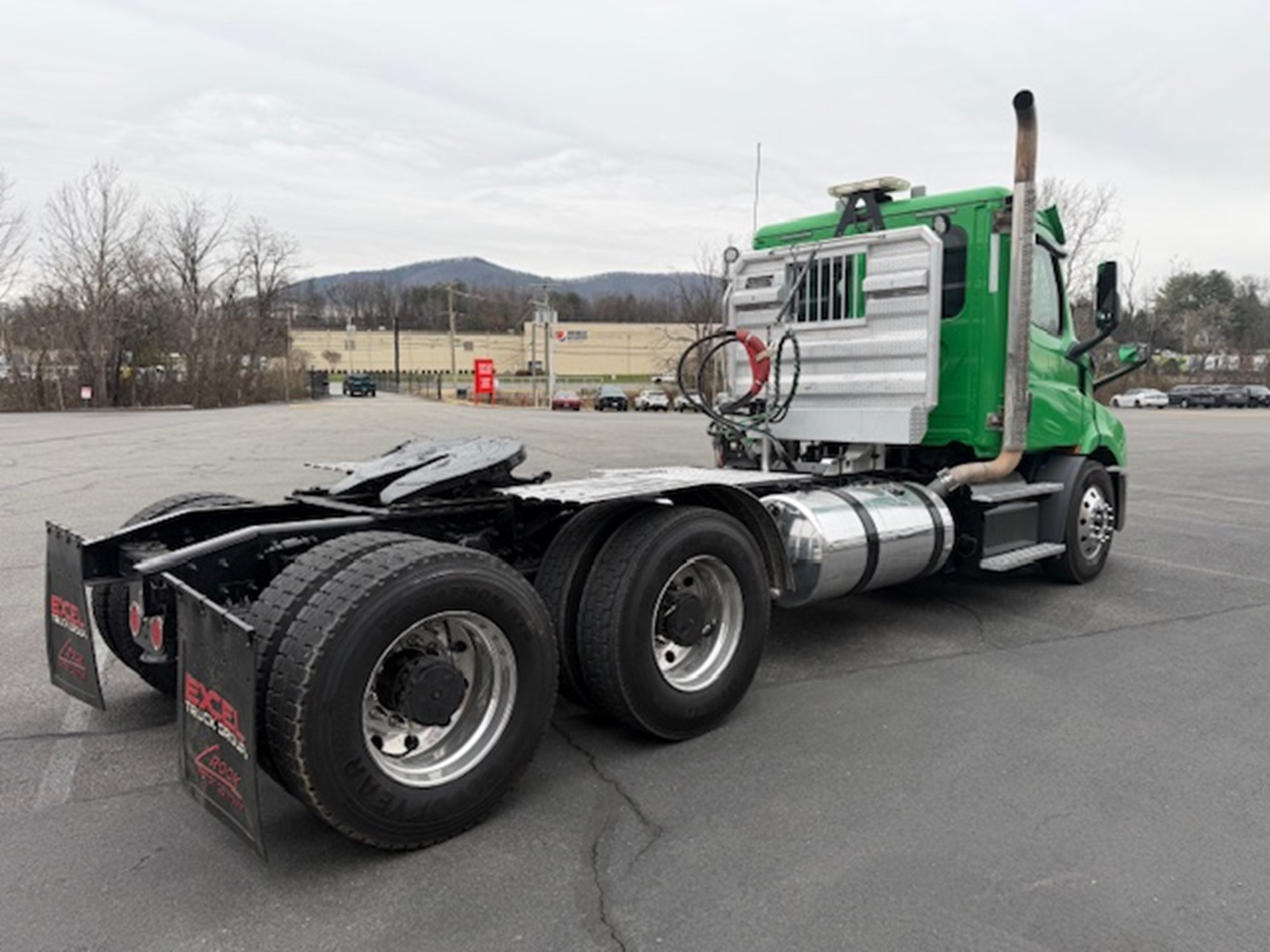 2019 Freightliner Cascadia 116 2019 Freightliner Cascadia 116 - image 3 of 6