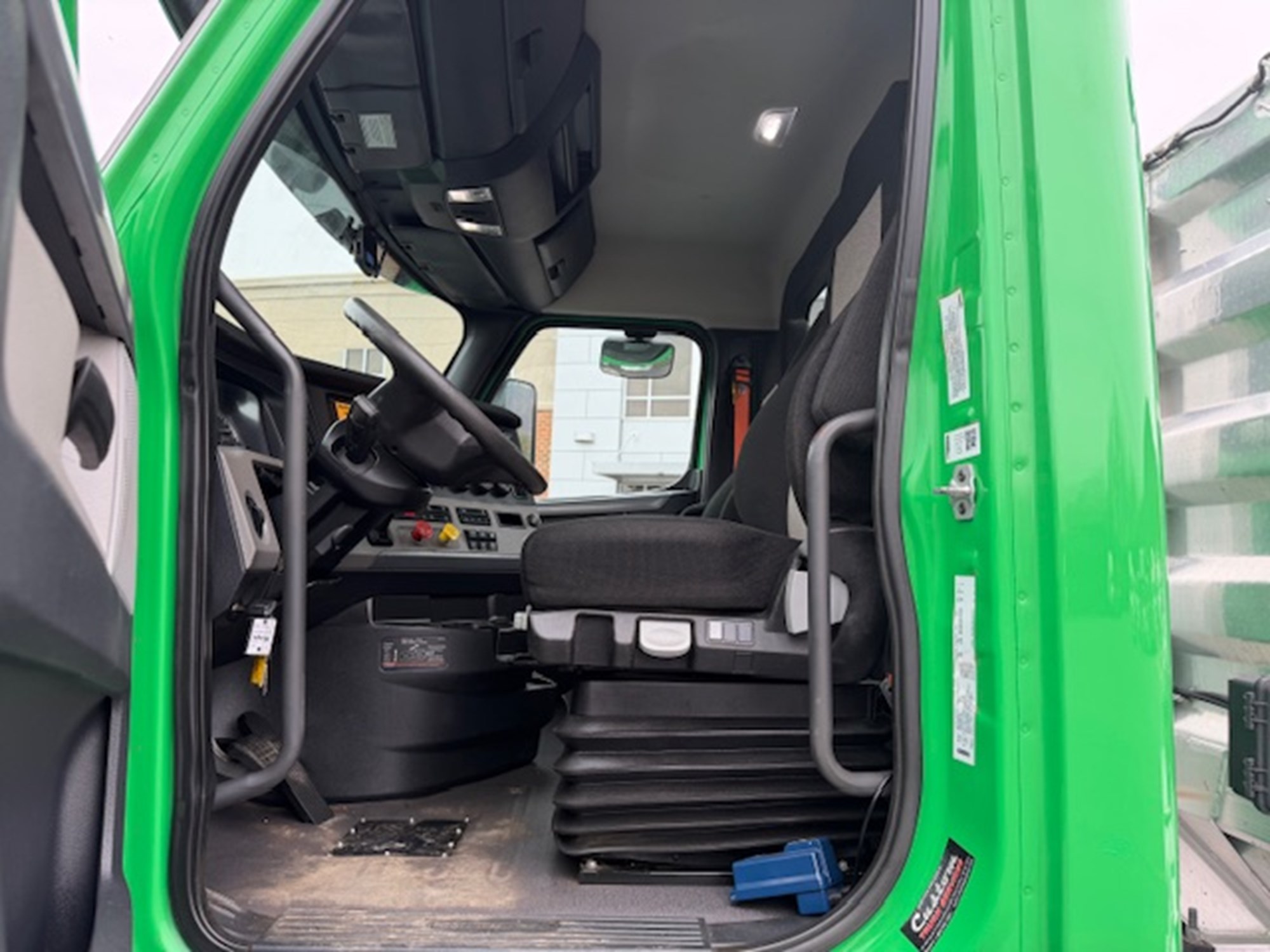 2019 Freightliner Cascadia 116 2019 Freightliner Cascadia 116 - image 4 of 6