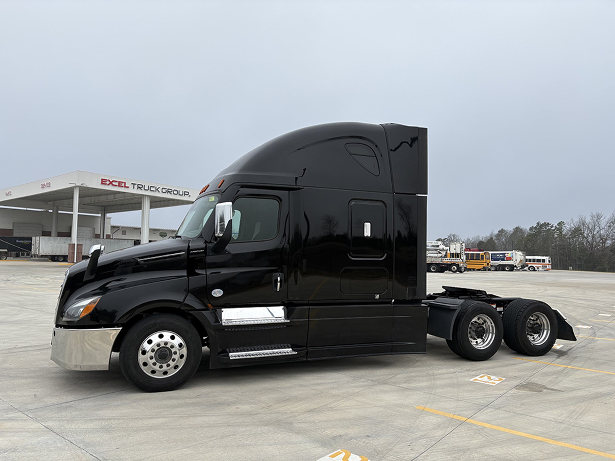 2022 Freightliner Cascadia 126 2022 Freightliner Cascadia 126 - image 2 of 6