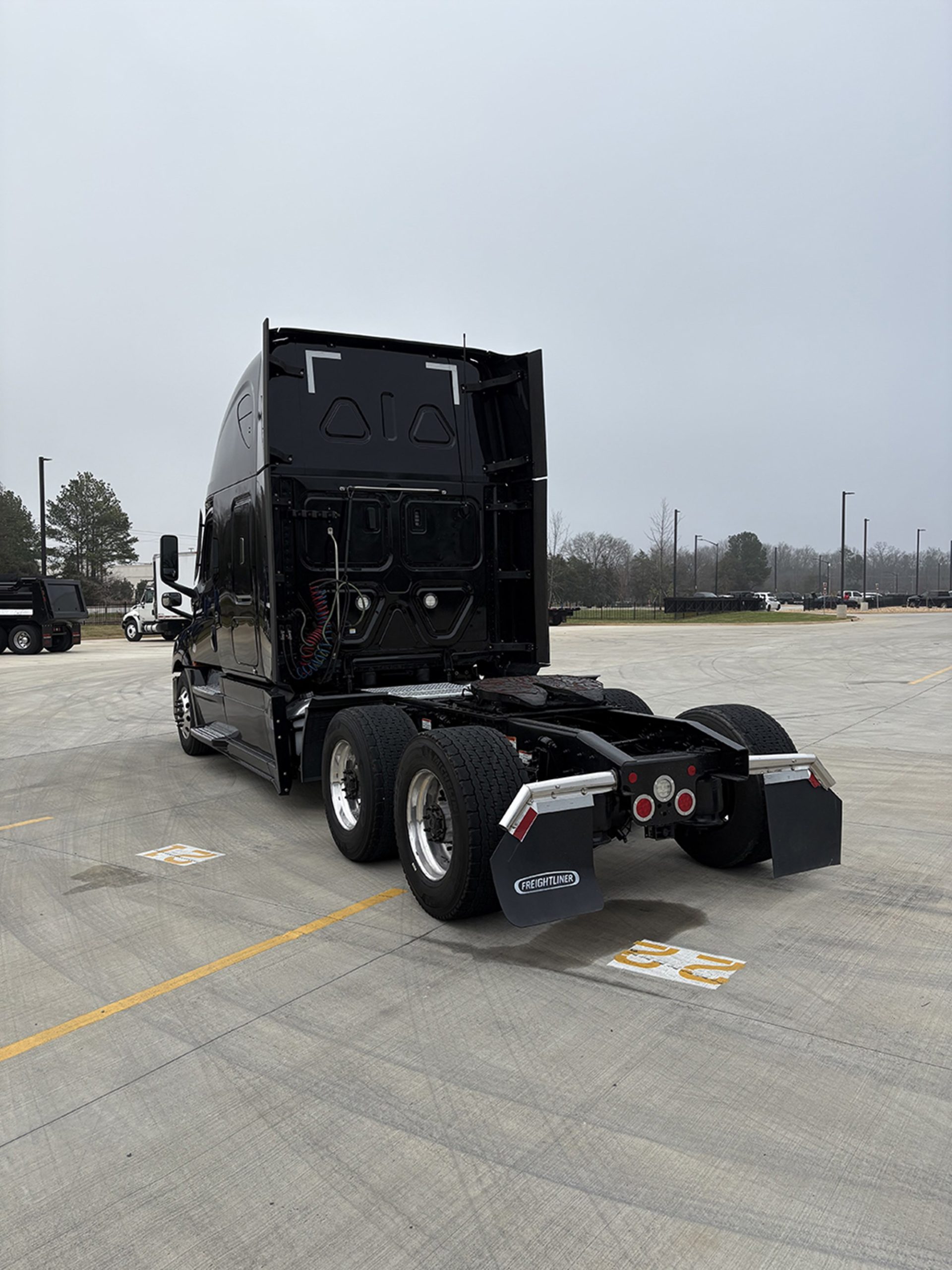 2022 Freightliner Cascadia 126 2022 Freightliner Cascadia 126 - image 3 of 6