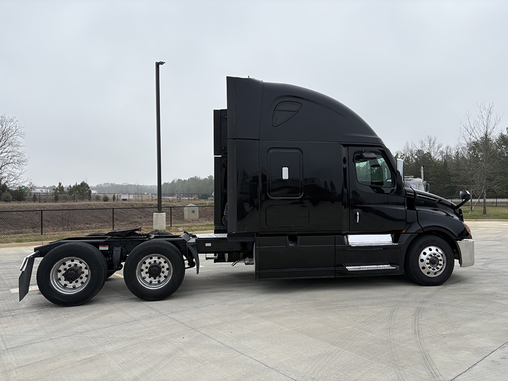 2022 Freightliner Cascadia 126 2022 Freightliner Cascadia 126 - image 5 of 6