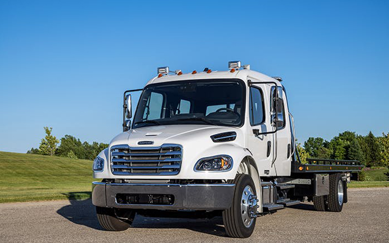 Freightliner M2 106 19844-ftc_42n_m2-106_applications_tow_700x470