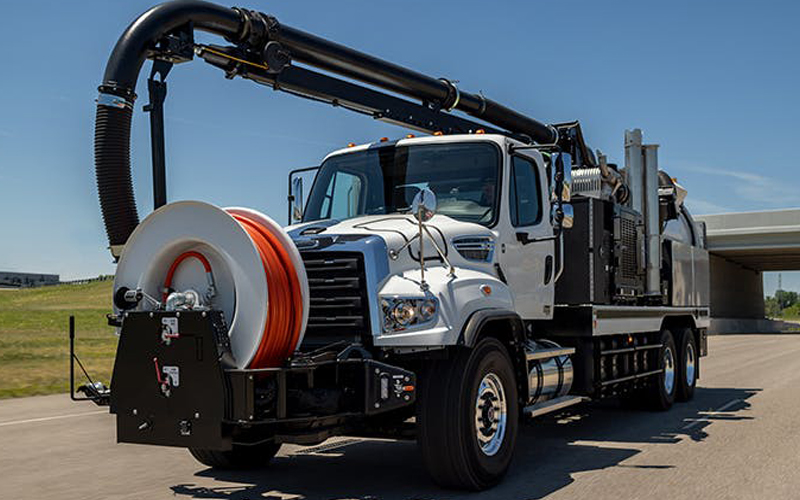 Freightliner 114SD Plus Freightliner 114SD Plus - image 3 of 6