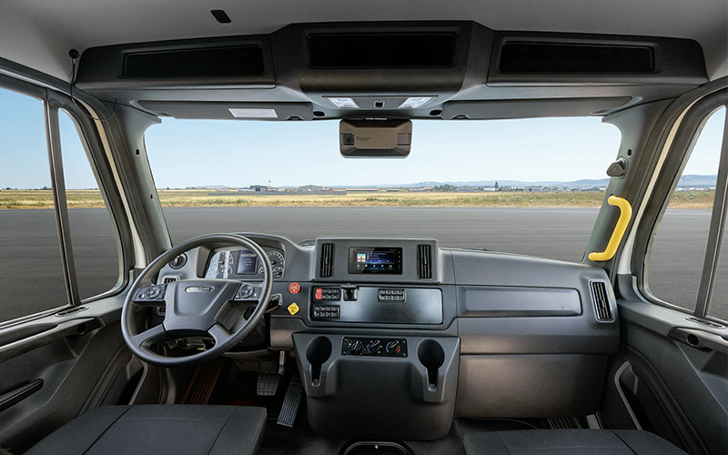 Freightliner M2 112 Plus 5i8a2676_black-pro-ret_cmyk_retouched Freightliner M2 112 Plus 5i8a2676_black-pro-ret_cmyk_retouched