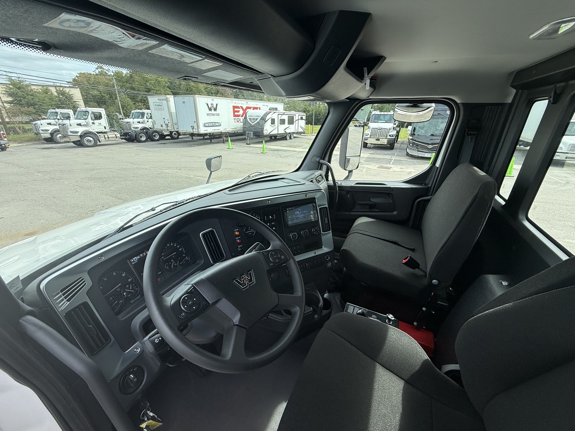 2026 Western Star 47X 2026 Western Star 47X - image 2 of 5