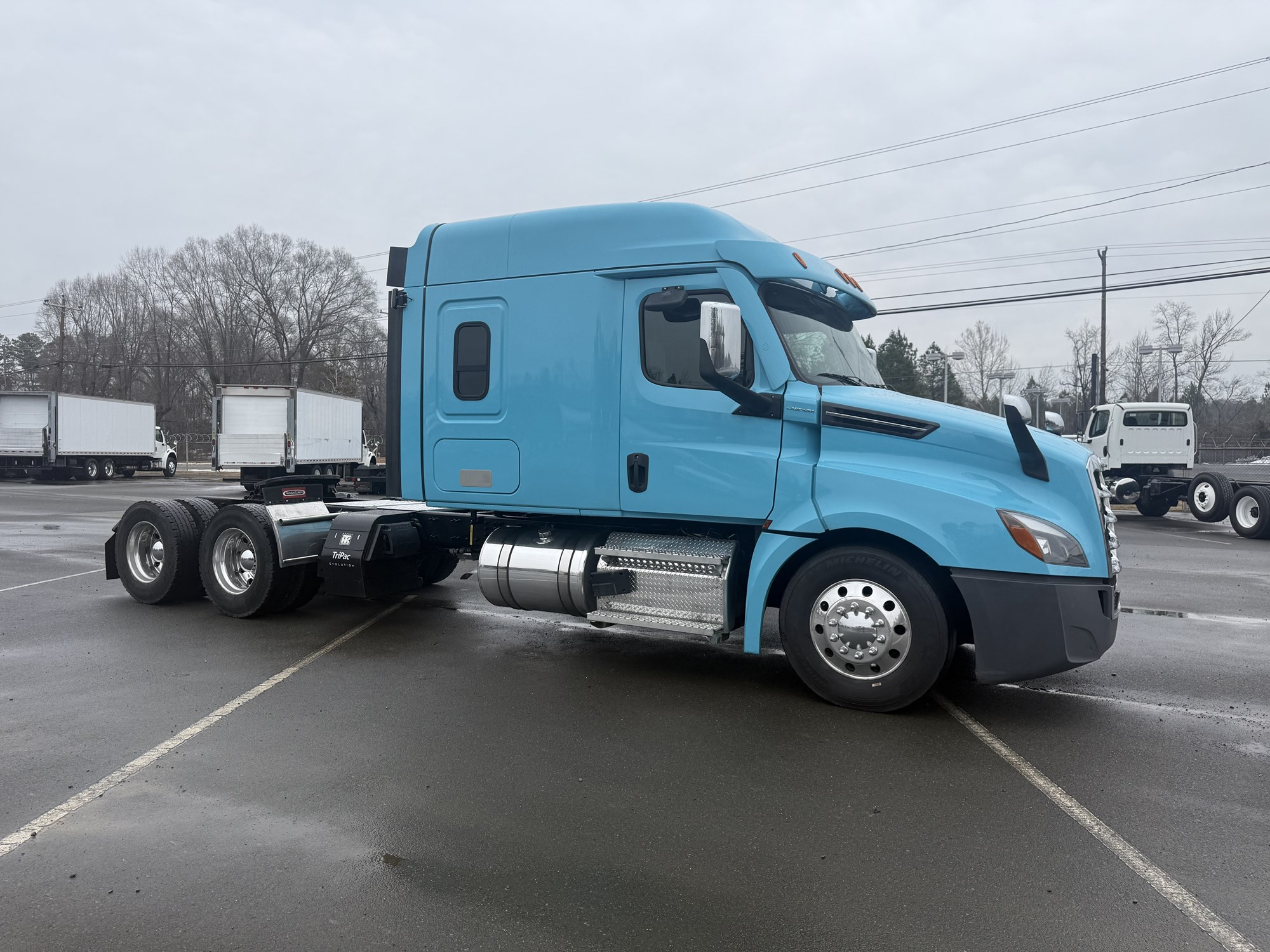 2020 Freightliner Cascadia 126 2020 Freightliner Cascadia 126 - image 3 of 6