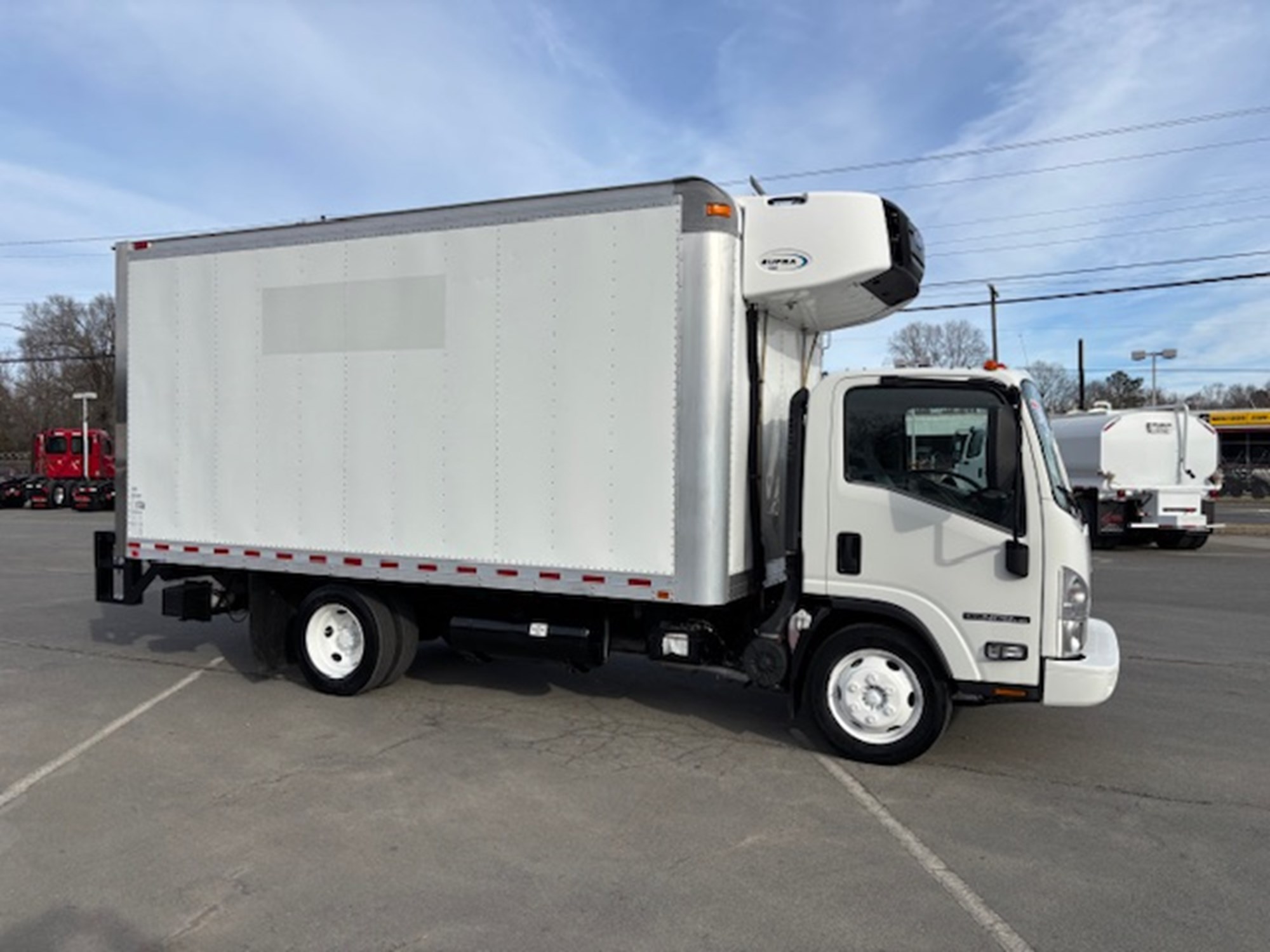 2018 Isuzu NPR-HD 2018 Isuzu NPR-HD - image 2 of 6
