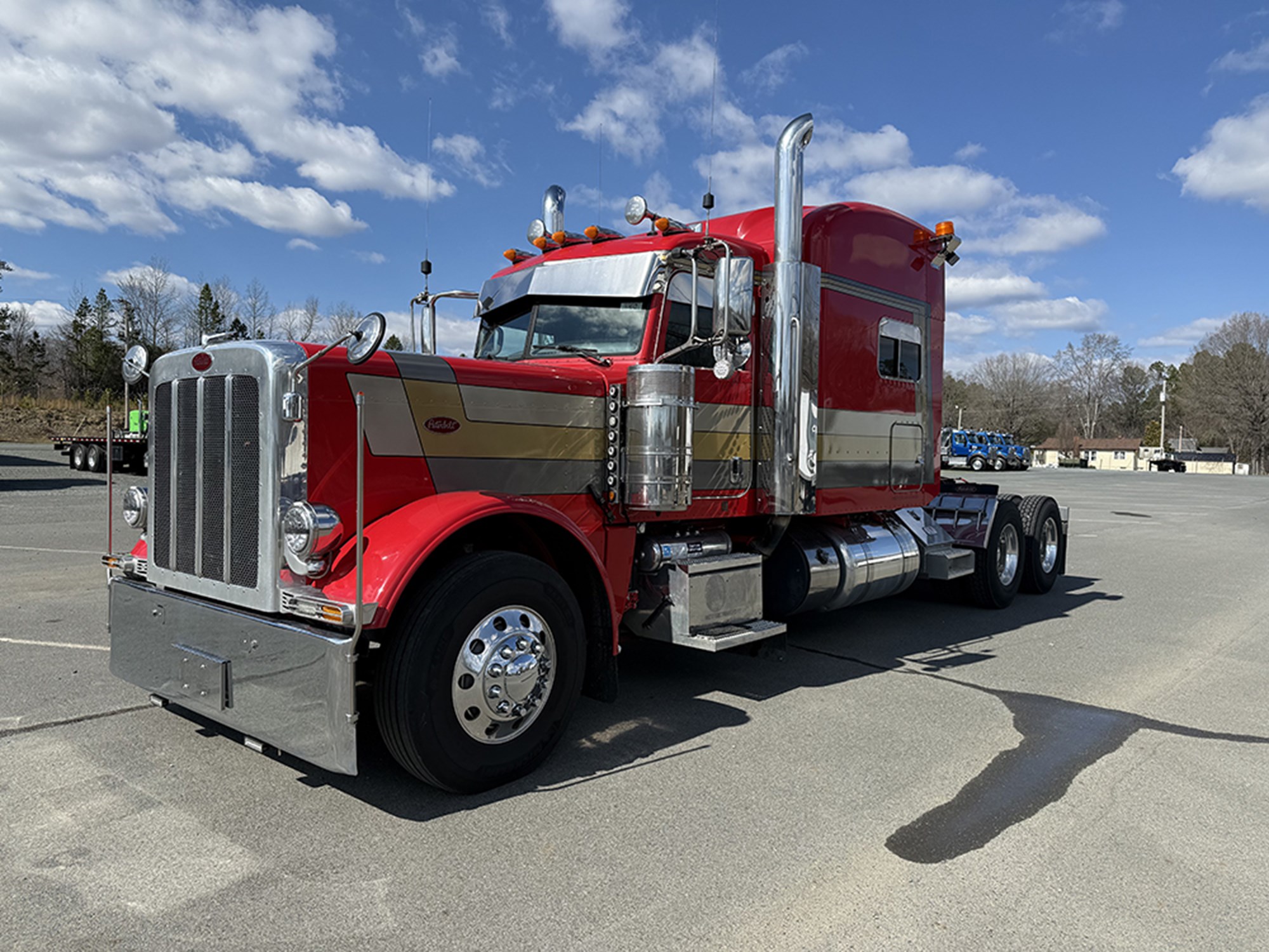 2021 Peterbilt 389 - image 1 of 6