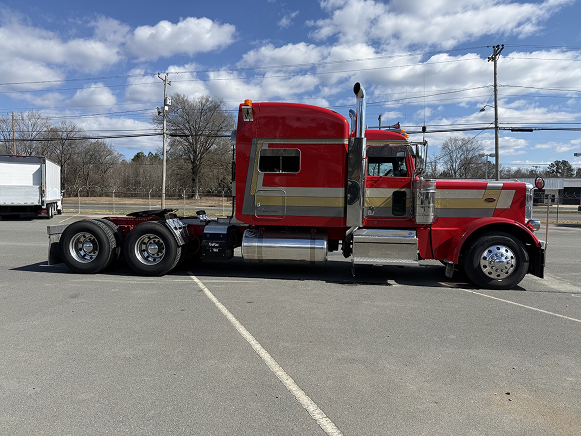 2021 Peterbilt 389 2021 Peterbilt 389 - image 3 of 6