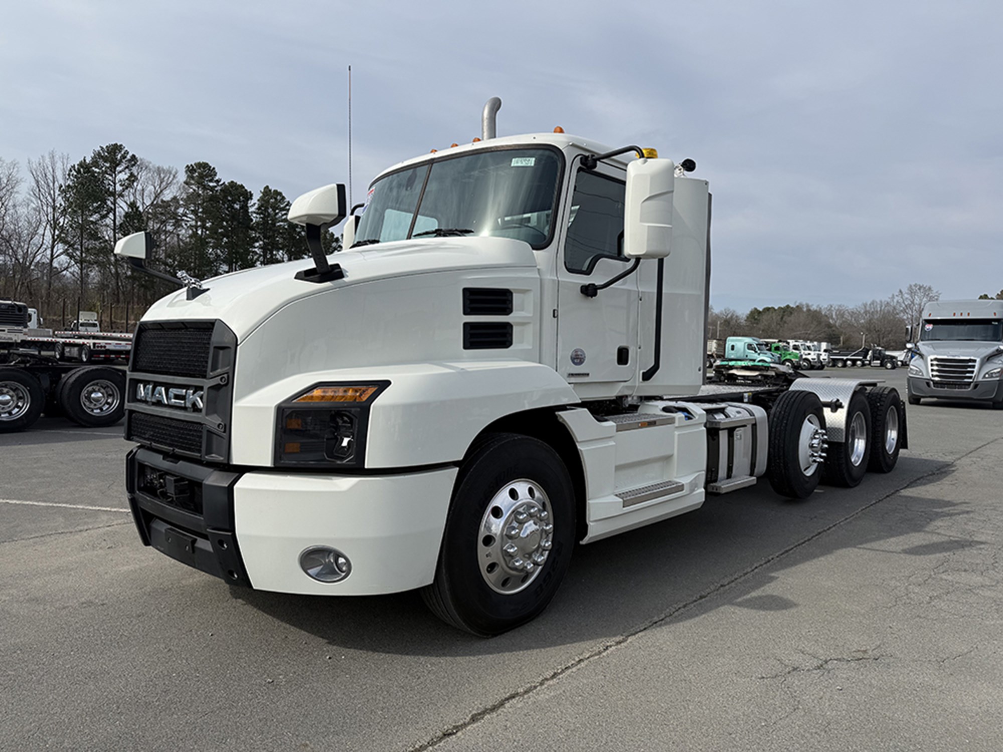 2020 Mack Anthem - image 1 of 6