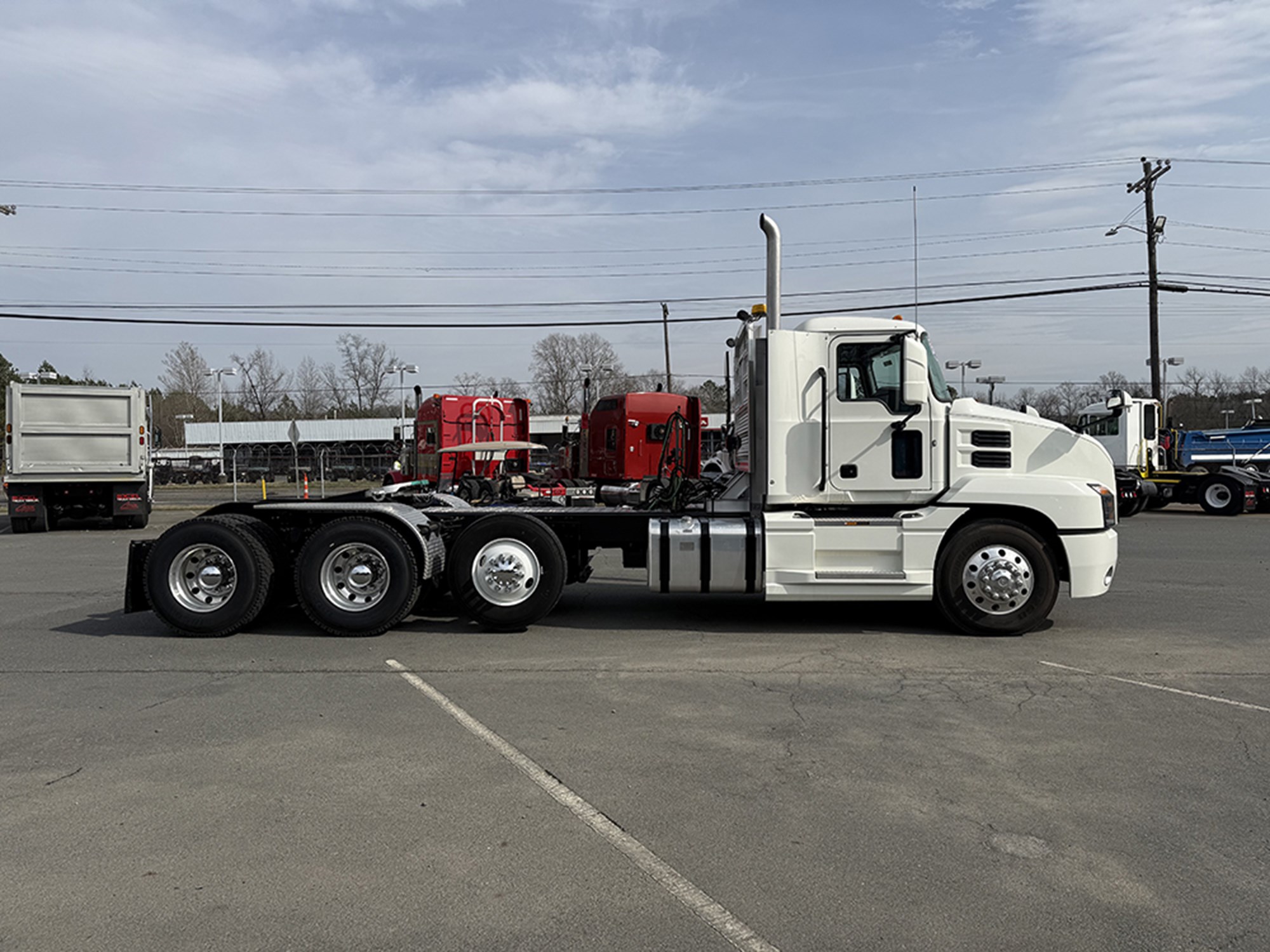 2020 Mack Anthem - image 3 of 6