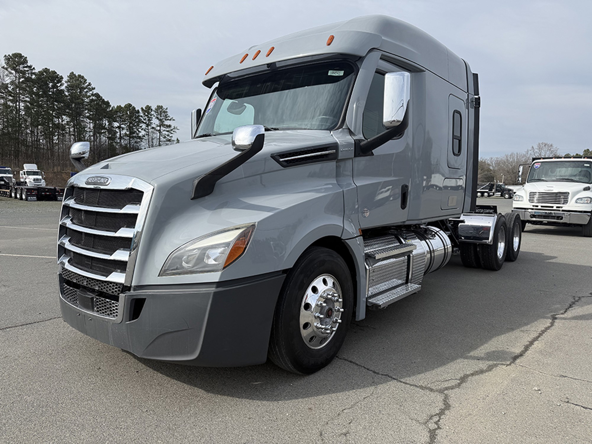 2020 Freightliner Cascadia 126 2020 Freightliner Cascadia 126 - image 1 of 6