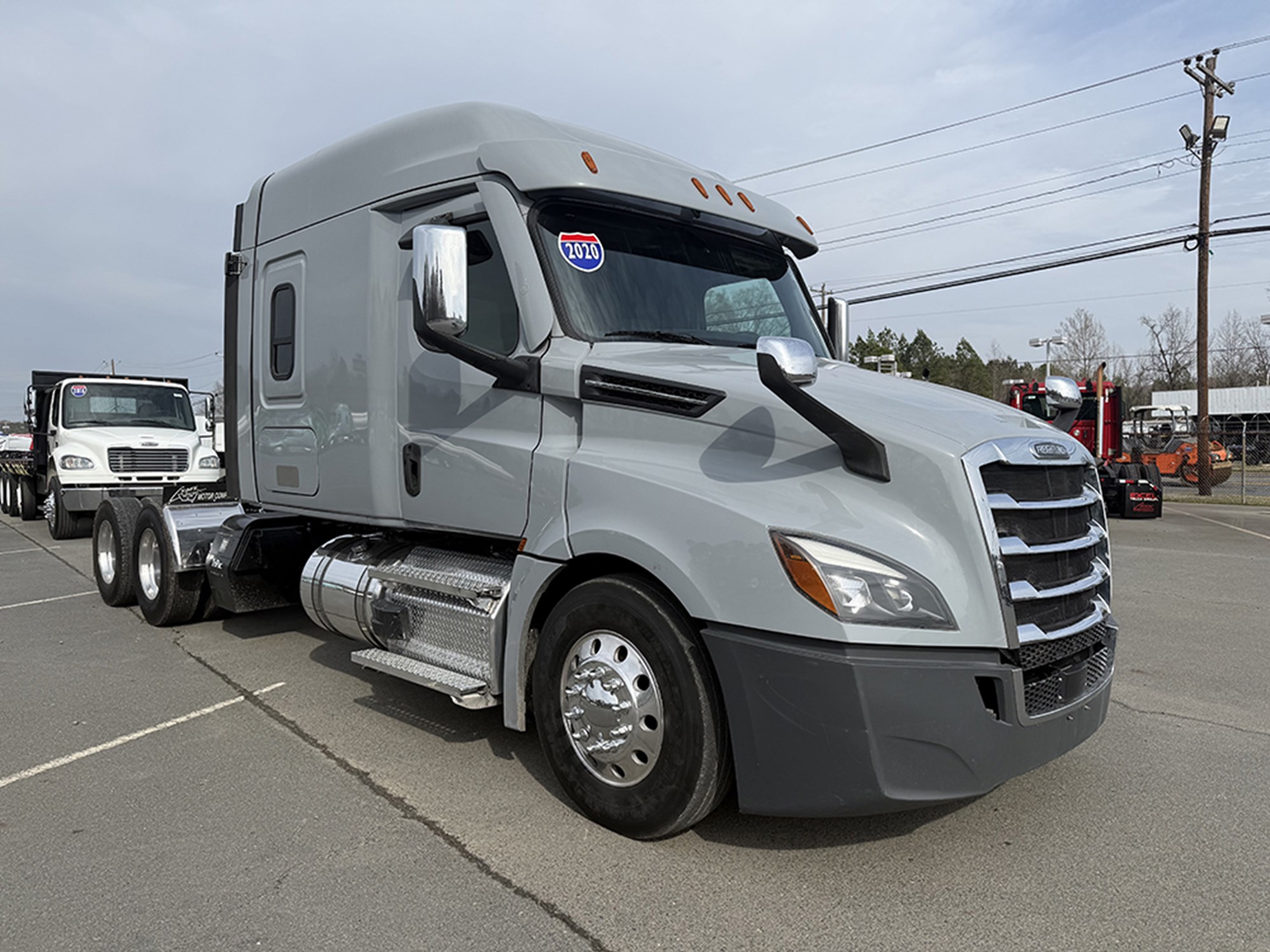 2020 Freightliner Cascadia 126 2020 Freightliner Cascadia 126 - image 2 of 6