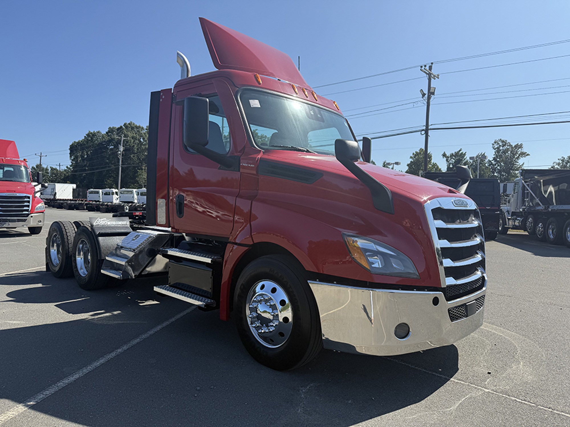 2021 Freightliner Cascadia - image 2