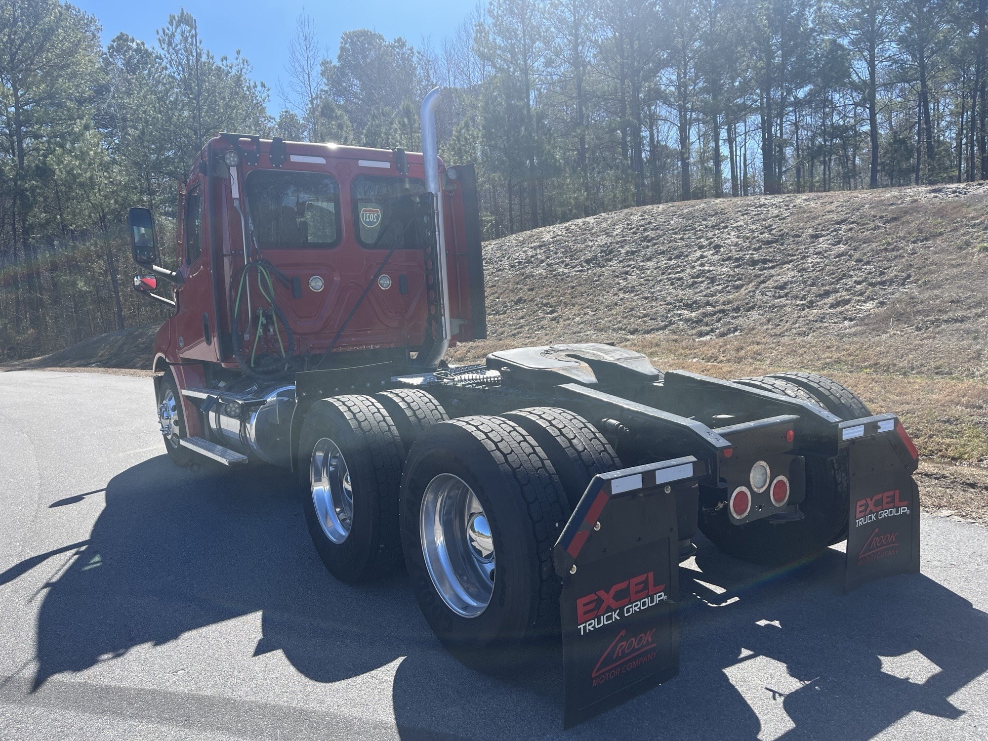 2021 Freightliner Cascadia 126 2021 Freightliner Cascadia 126 - image 3 of 6