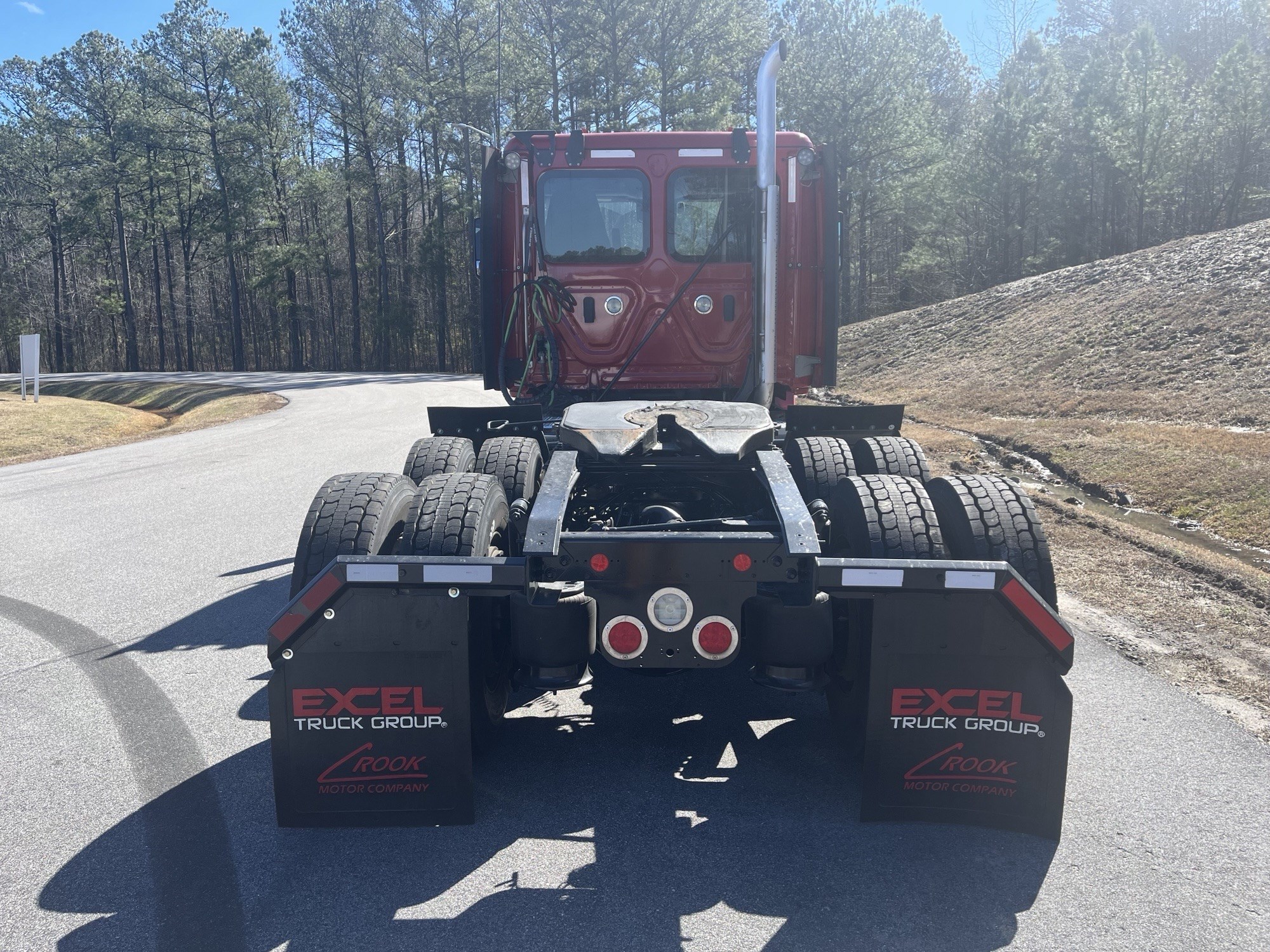 2021 Freightliner Cascadia 126 2021 Freightliner Cascadia 126 - image 4 of 6