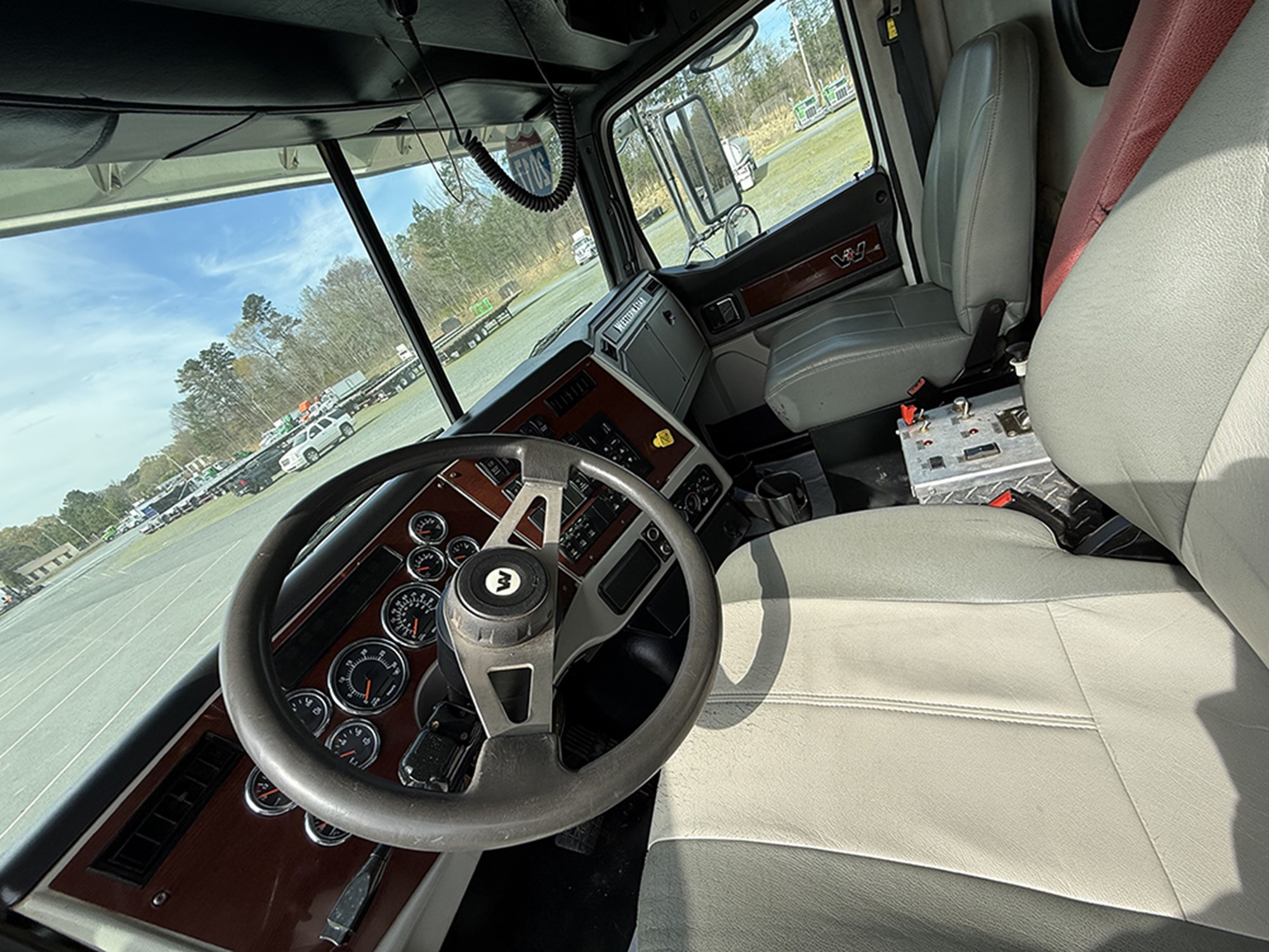 2017 Western Star 4700 1774365994053 2017 Western Star 4700 1774365994053