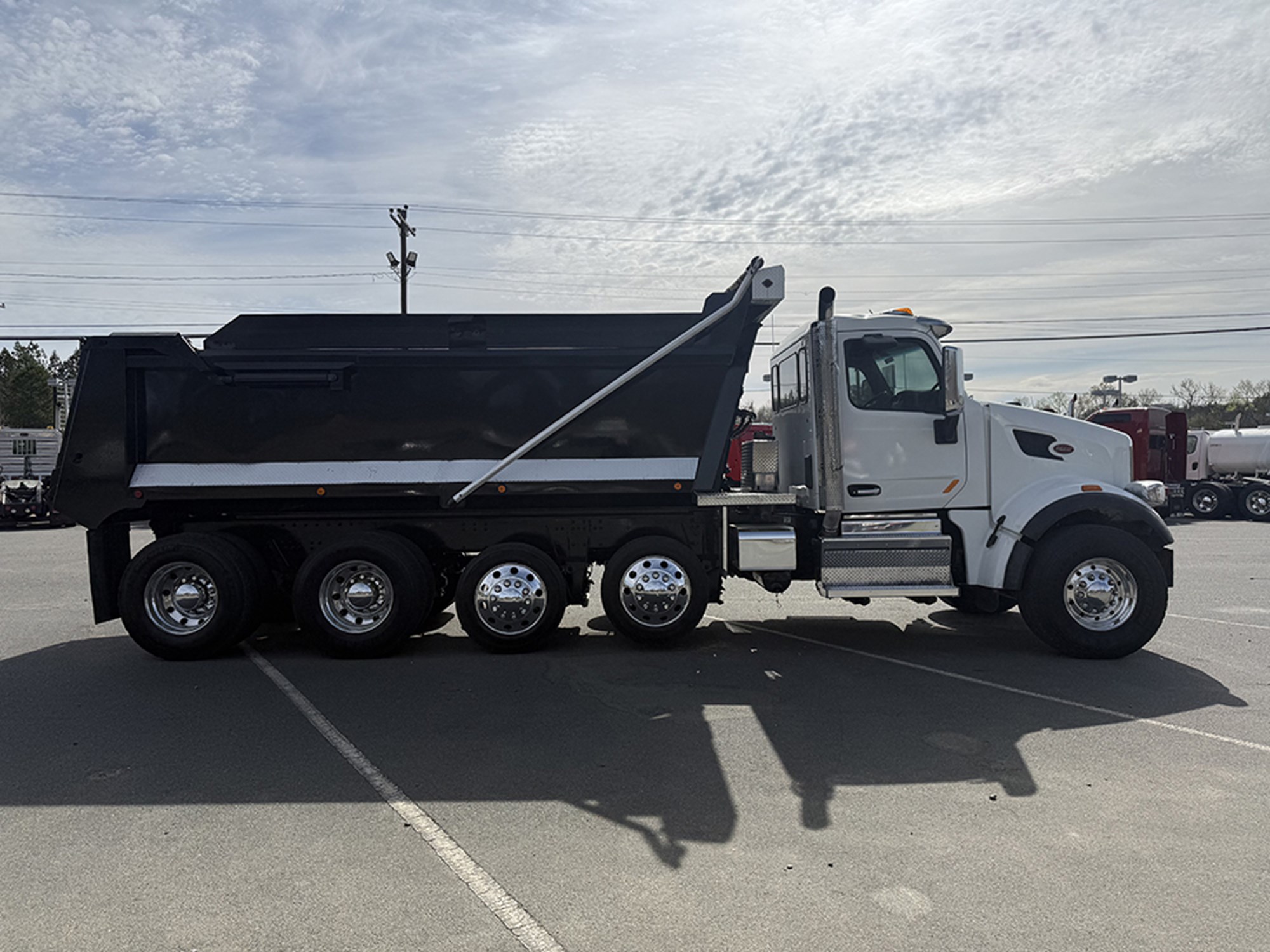 2019 Peterbilt - image 3