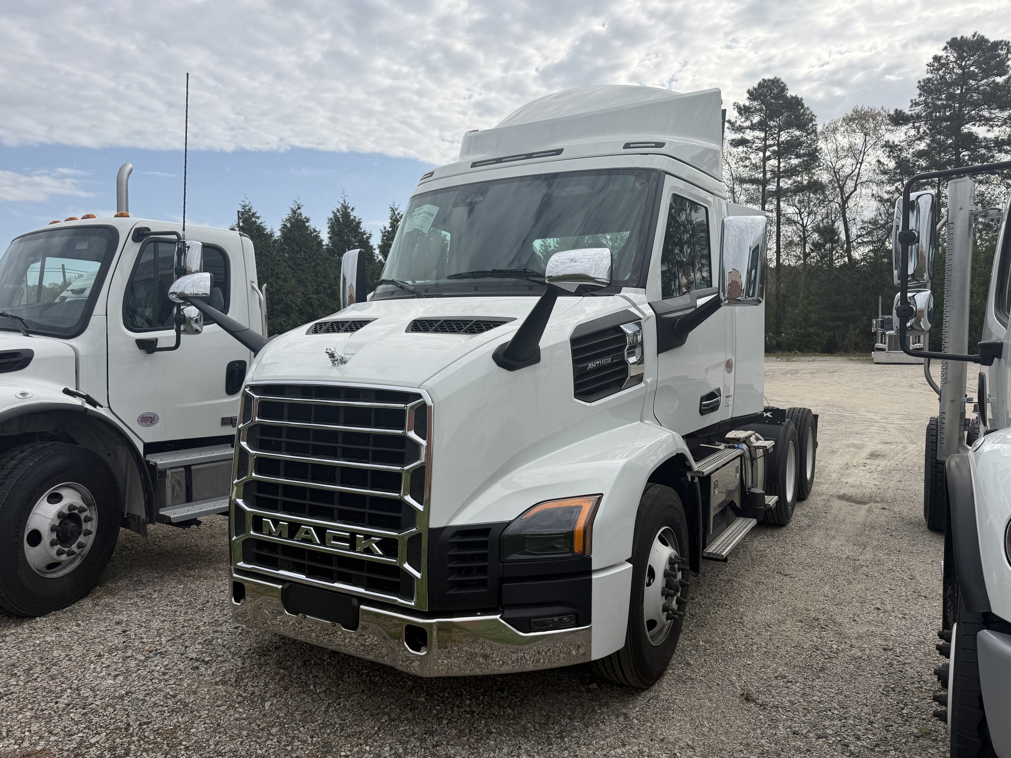 2027 Mack ANTHEM GEN2 64T 2027 Mack ANTHEM GEN2 64T - image 1 of 2