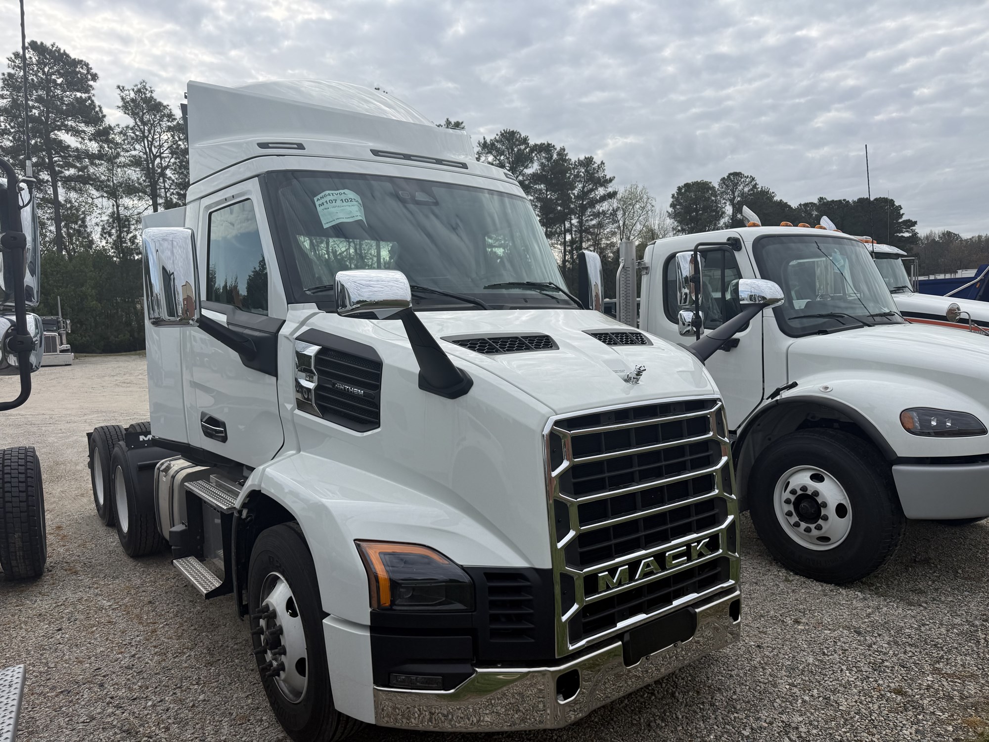 2027 Mack ANTHEM GEN2 64T 2027 Mack ANTHEM GEN2 64T - image 2 of 2