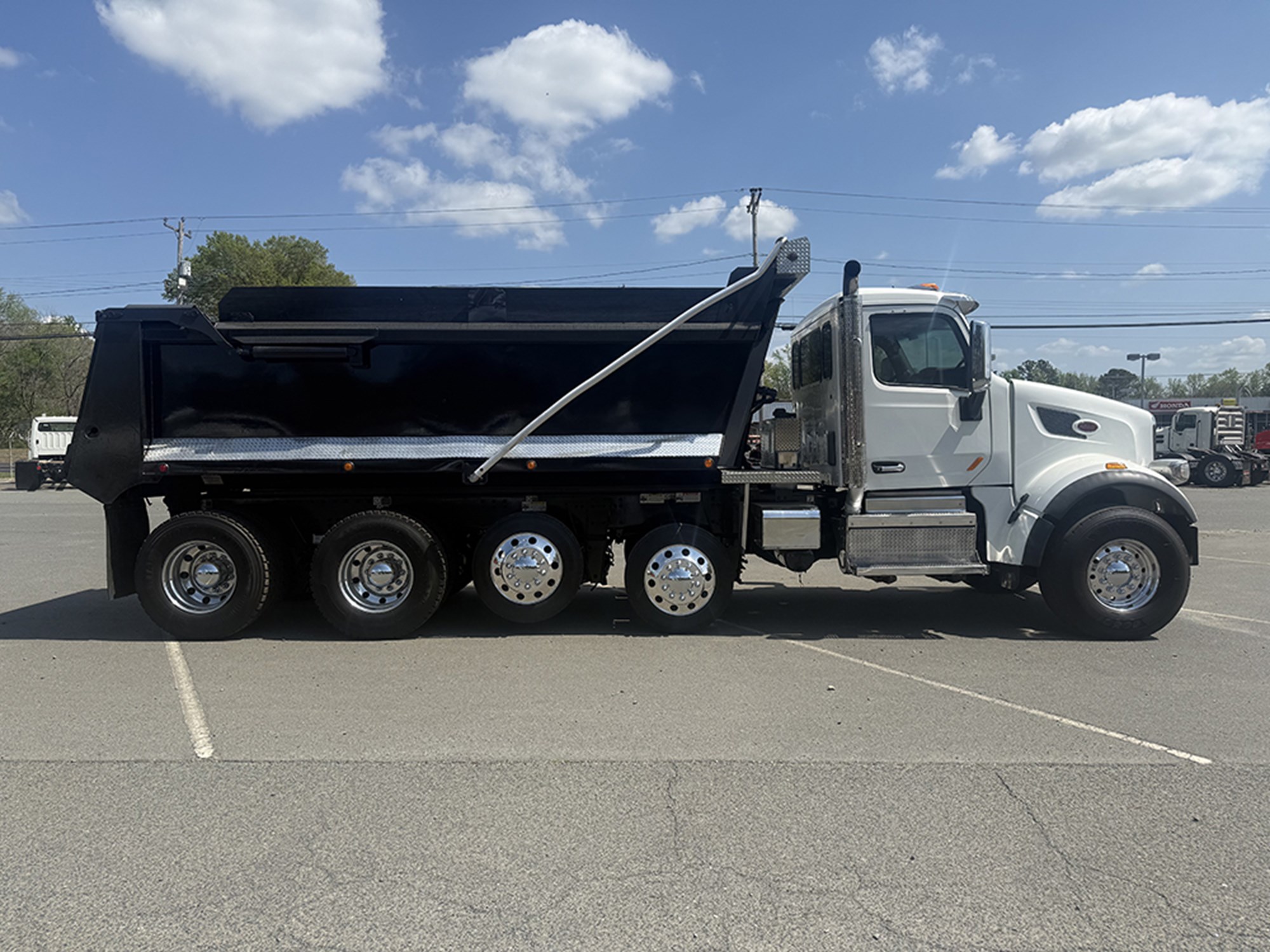2019 Peterbilt 567 2019 Peterbilt 567 - image 3 of 6