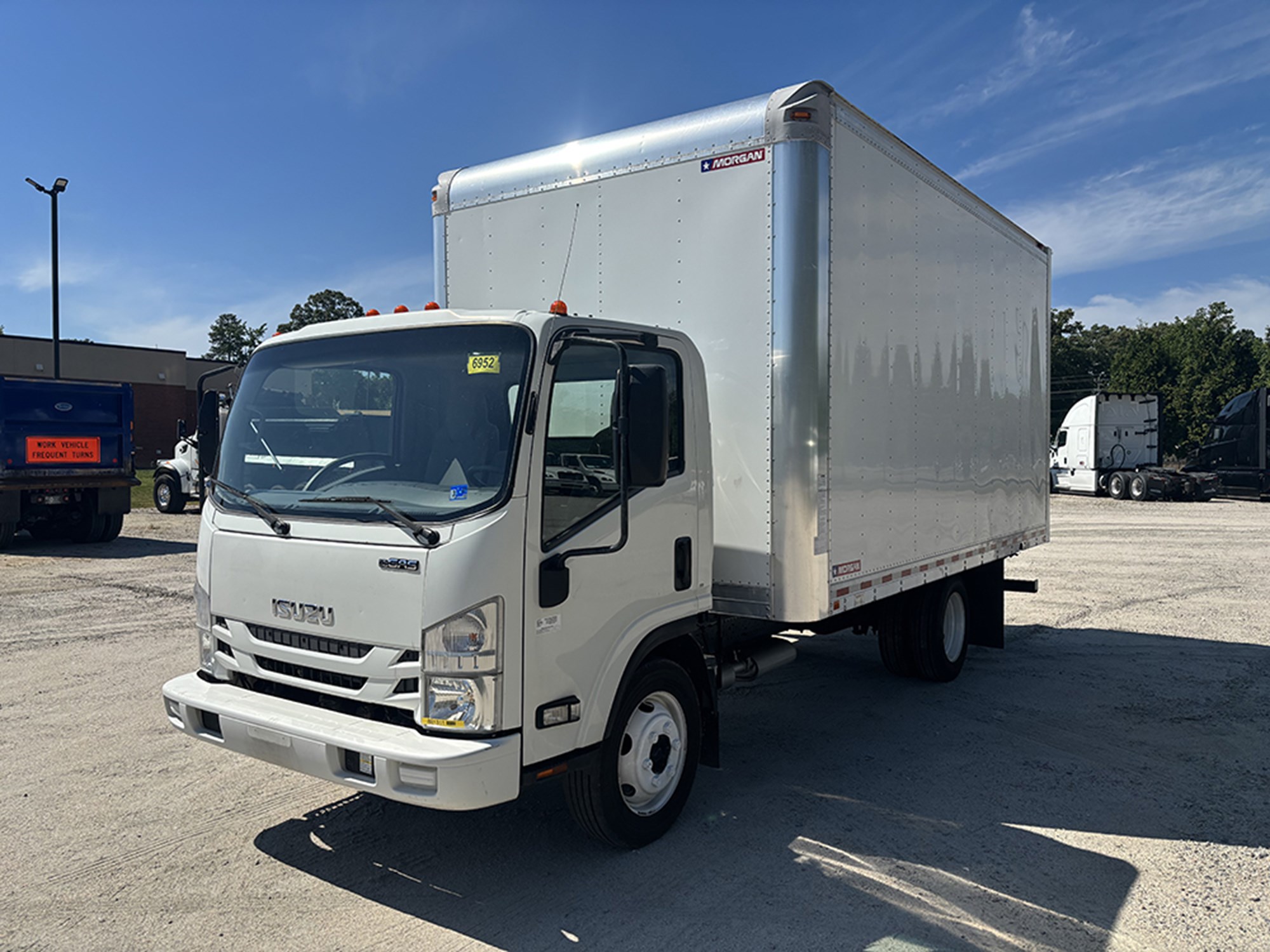 2018 Isuzu NPR/NPR-HD 2018 Isuzu NPR/NPR-HD - image 1 of 6
