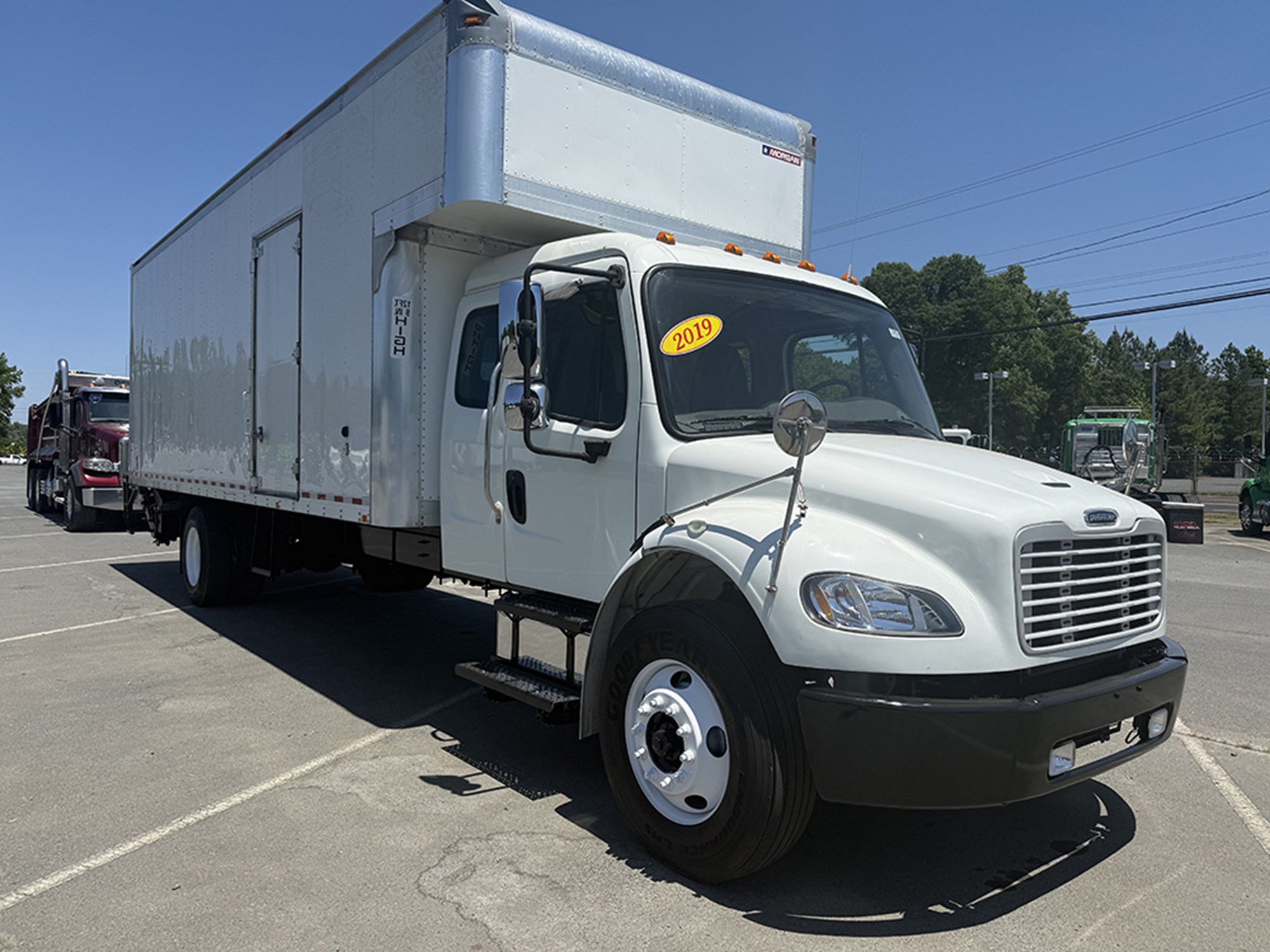 2019 Freightliner eM2 — photo 2