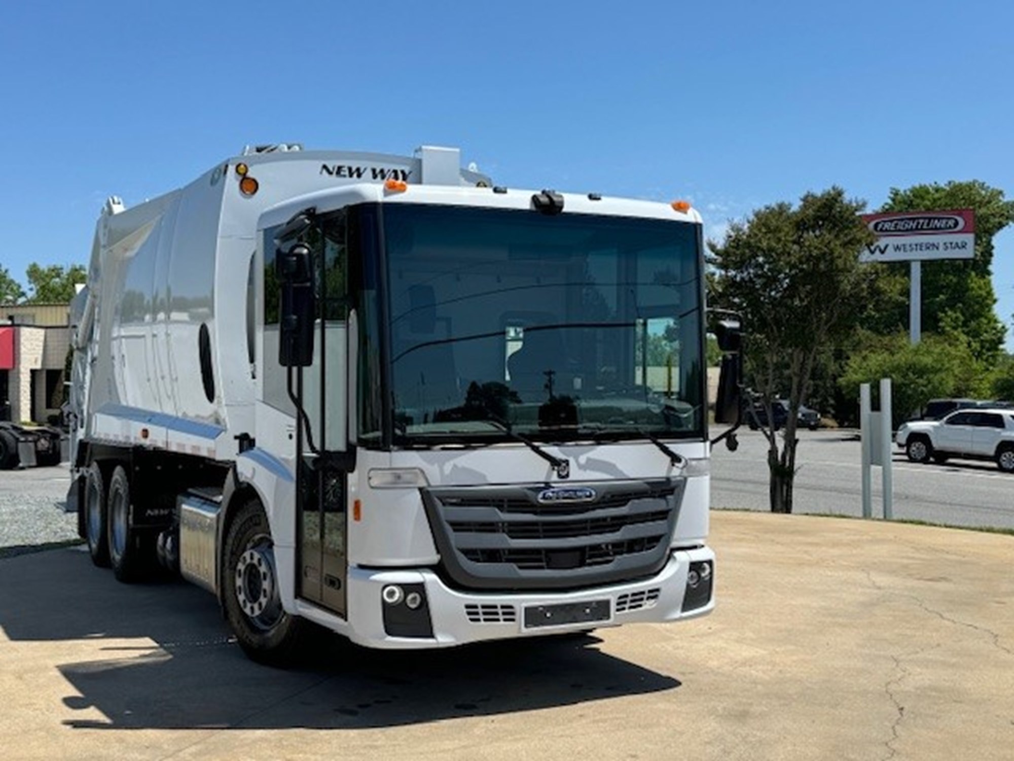 2023 FTL EH HIGH CAB 2023 FTL EH HIGH CAB - image 1 of 3