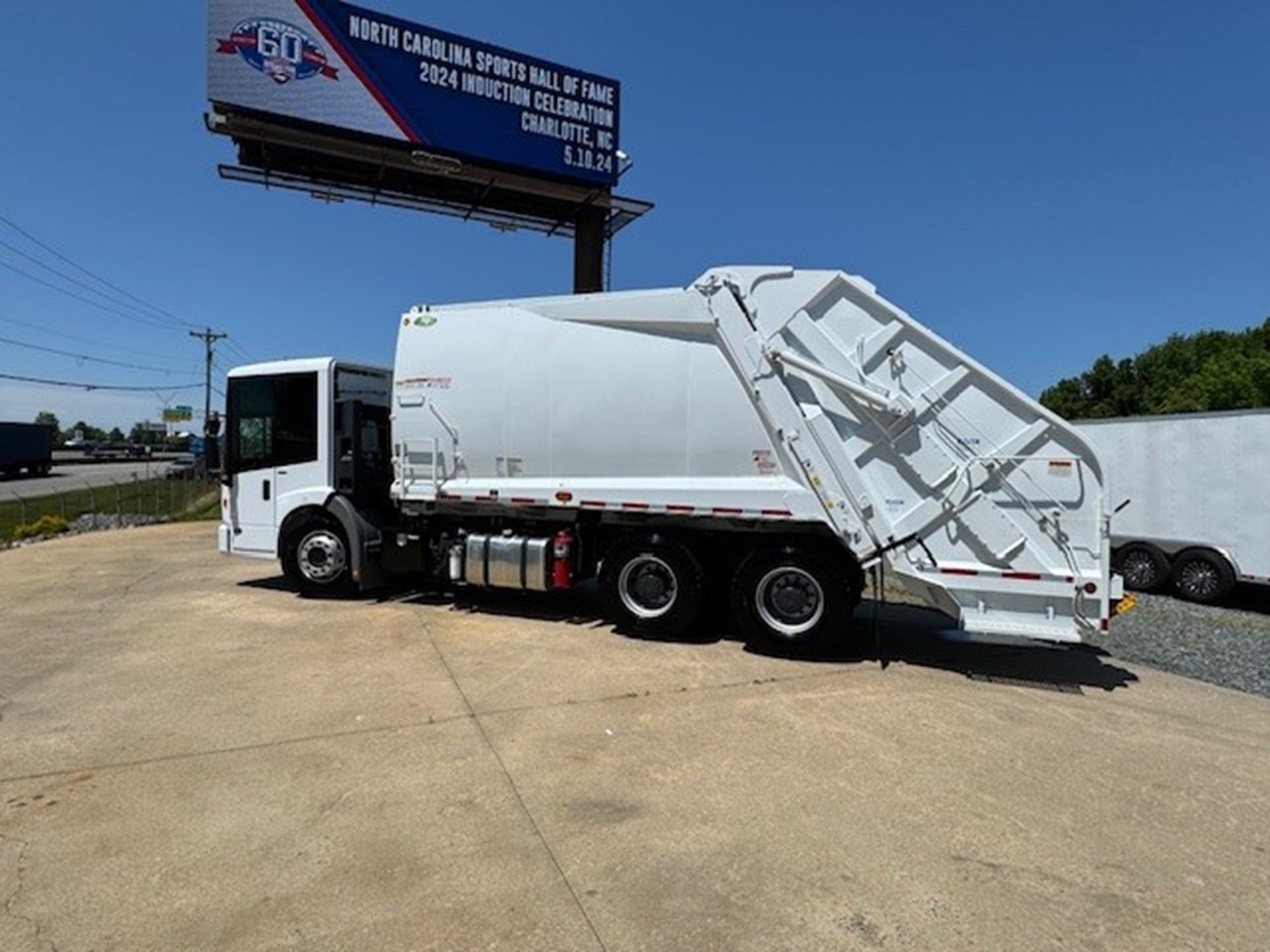 2023 FTL EH HIGH CAB 2023 FTL EH HIGH CAB - image 2 of 3