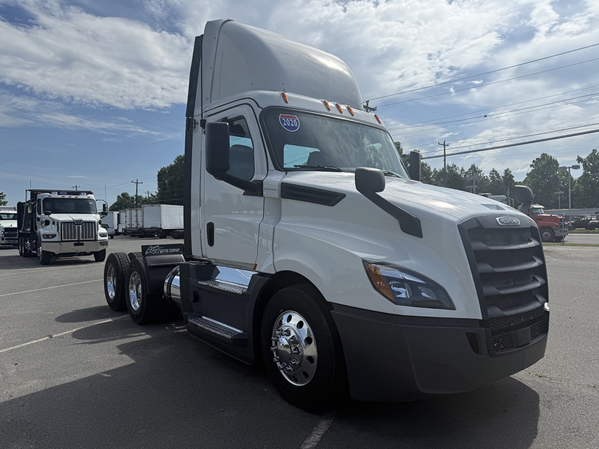 2020 Freightliner Cascadia 126 2020 Freightliner Cascadia 126 - image 2 of 6
