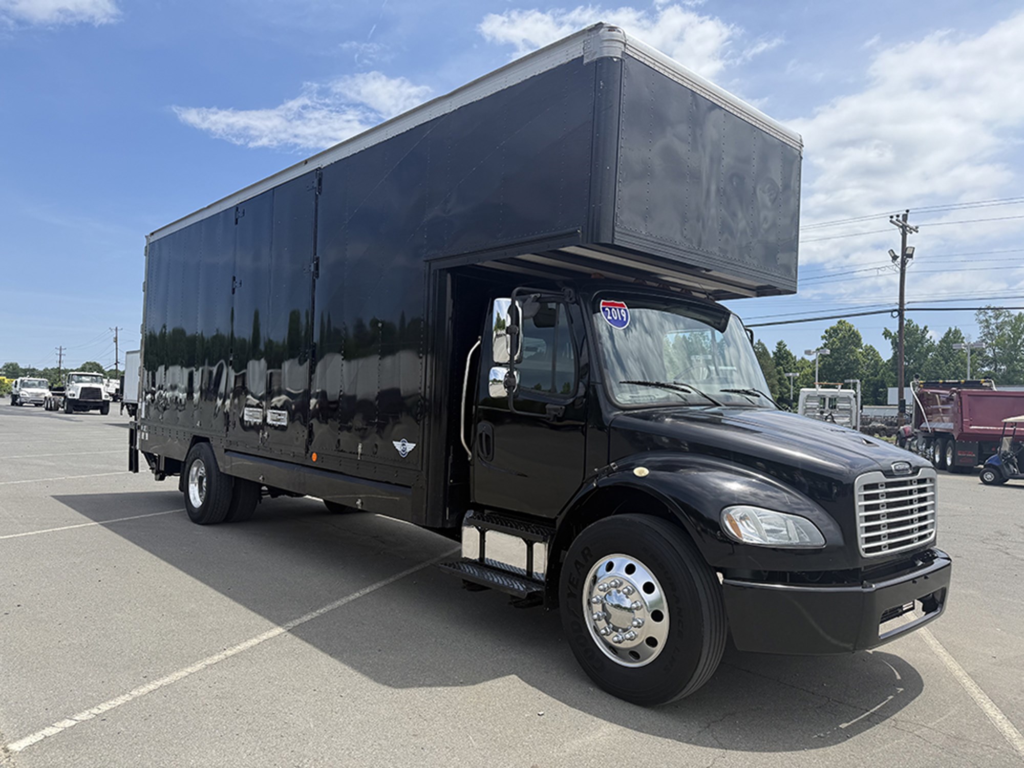 2019 Freightliner M2 2019 Freightliner M2 - image 2 of 6