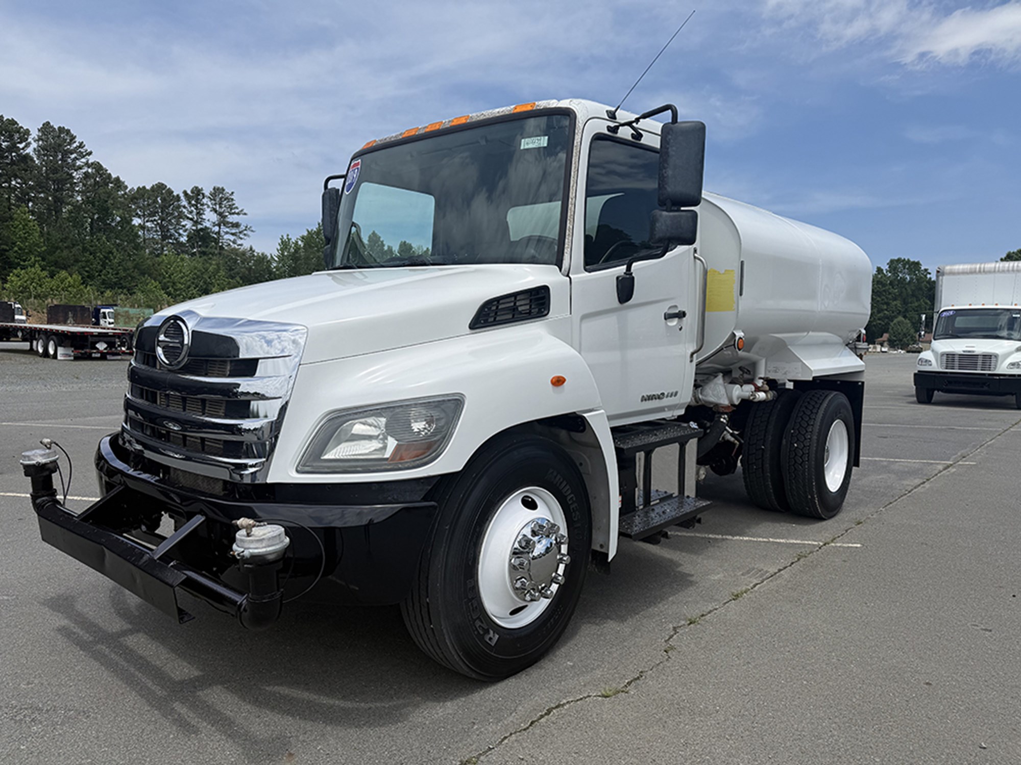 2019 Hino 338 2019 Hino 338 - image 1 of 6
