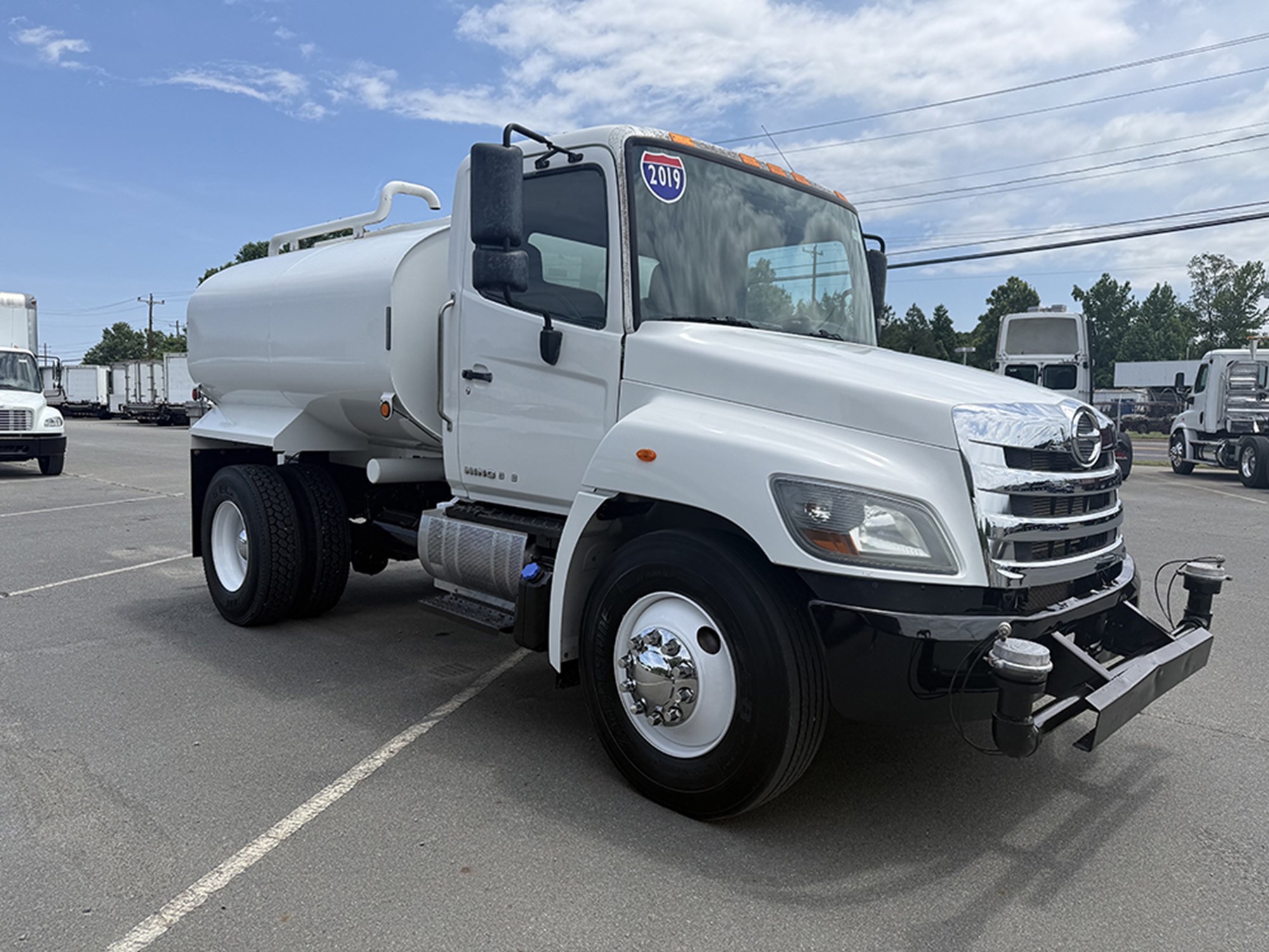 2019 Hino 338 2019 Hino 338 - image 2 of 6
