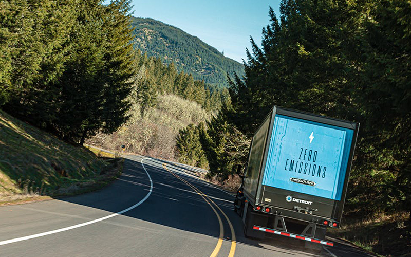 Freightliner eCascadia Freightliner eCascadia - image 2 of 6