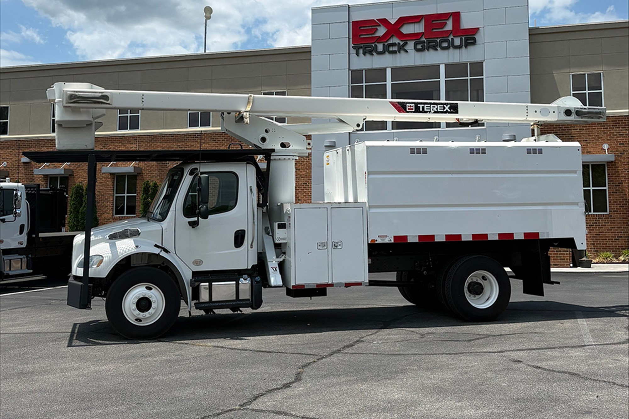 2019 Freightliner M2 106 — photo 2