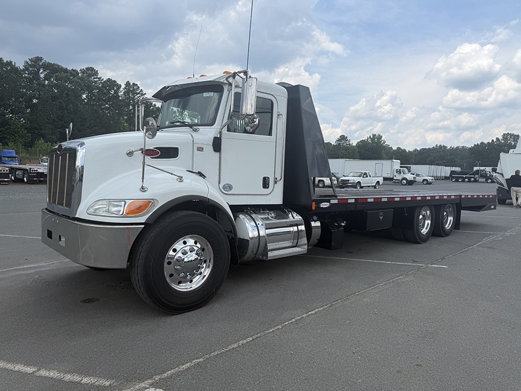 2019 Peterbilt 348 2019 Peterbilt 348 - image 1 of 6