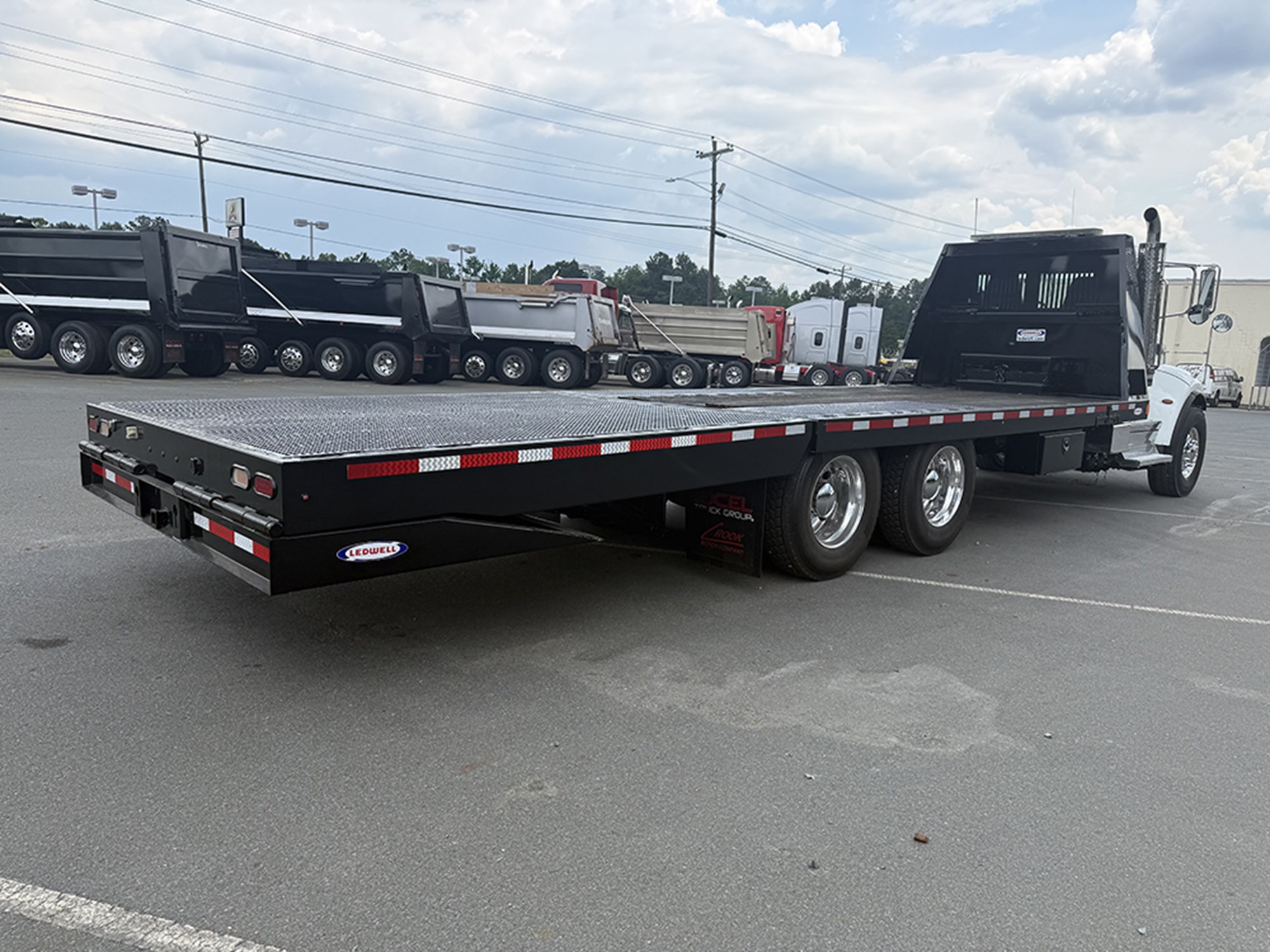 2019 Peterbilt 348 2019 Peterbilt 348 - image 4 of 6