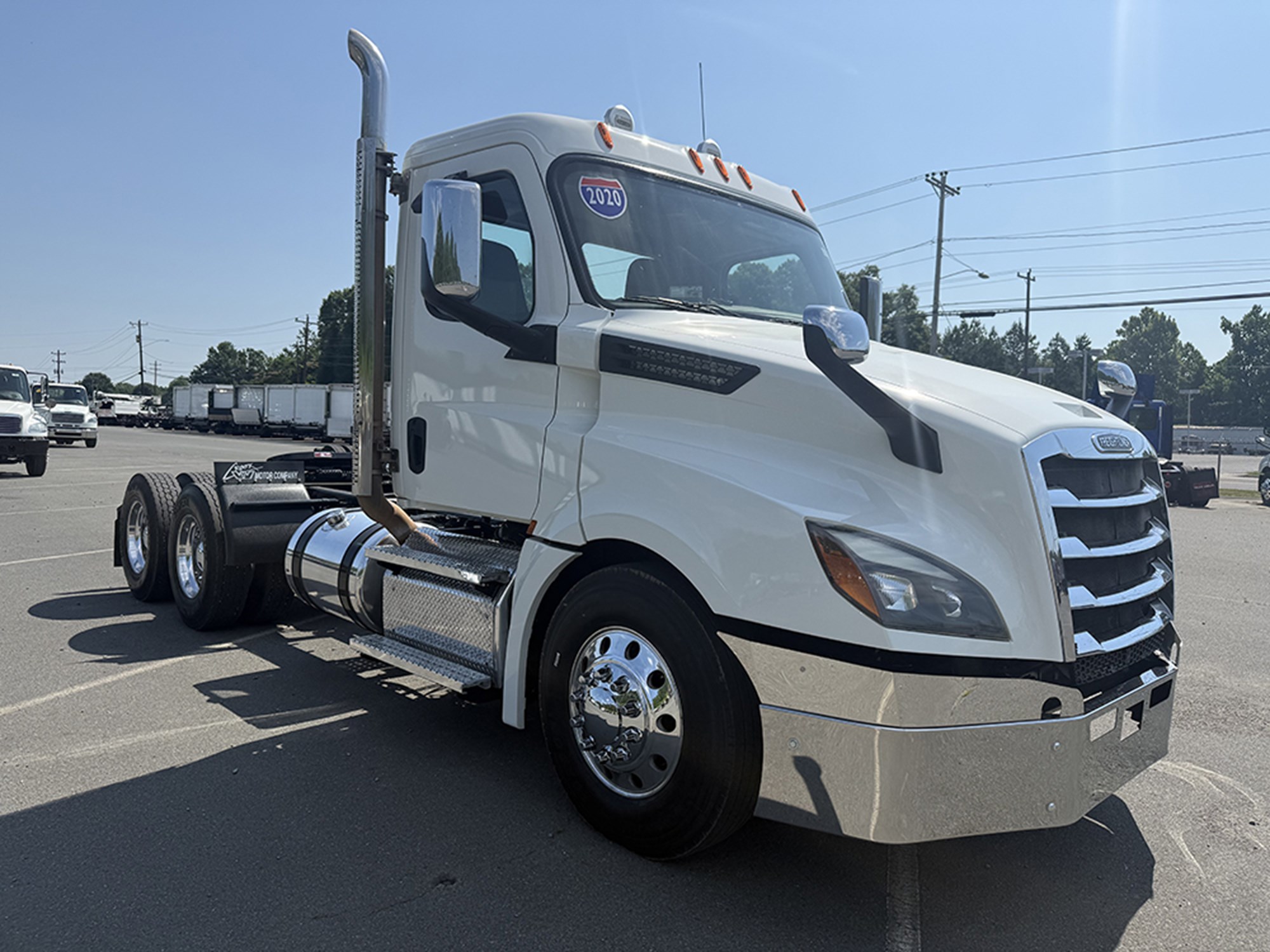 2020 Freightliner Cascadia 126 2020 Freightliner Cascadia 126 - image 2 of 6