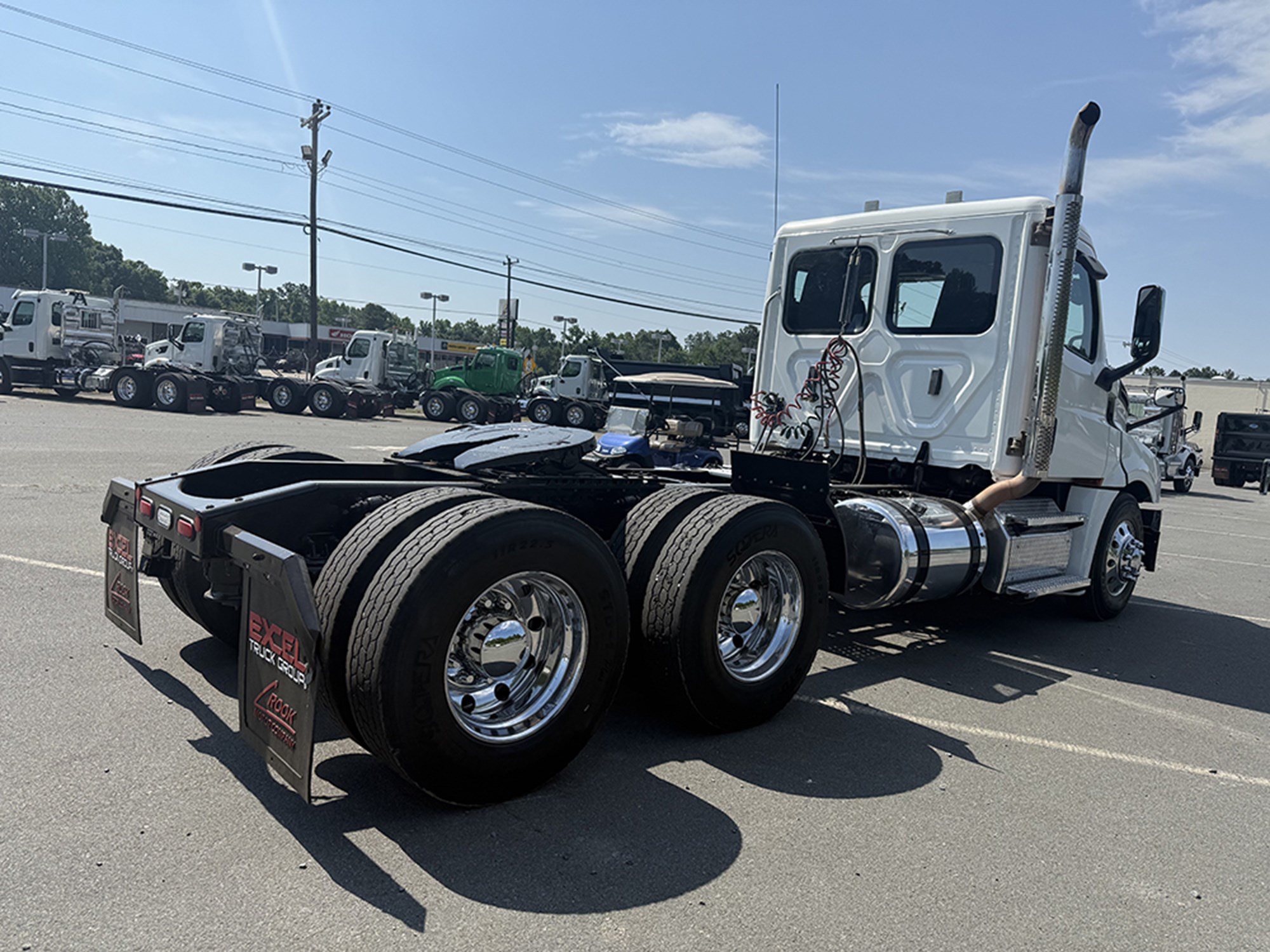 2020 Freightliner Cascadia 126 2020 Freightliner Cascadia 126 - image 4 of 6
