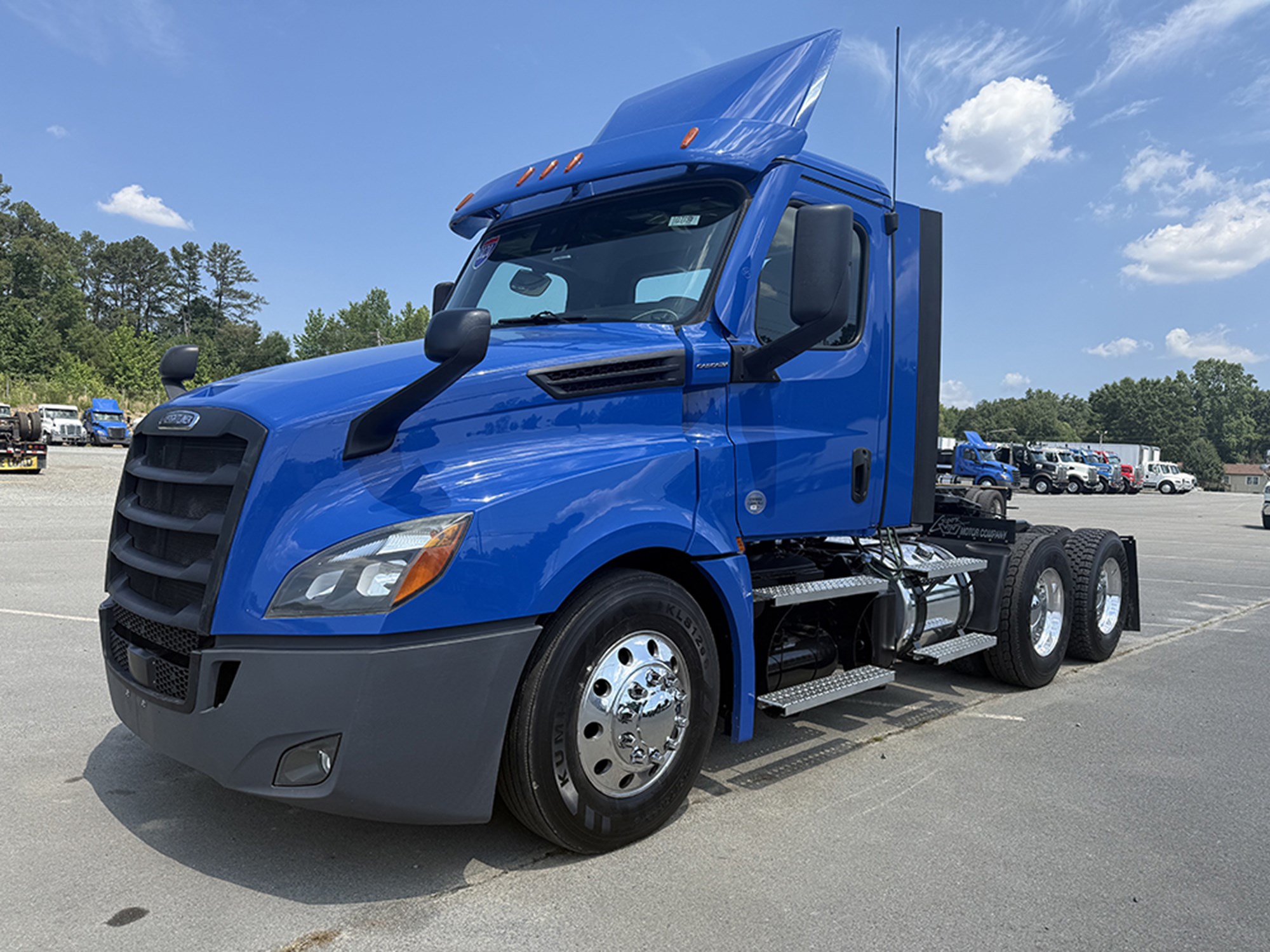 2020 Freightliner Cascadia 126 2020 Freightliner Cascadia 126 - image 1 of 6