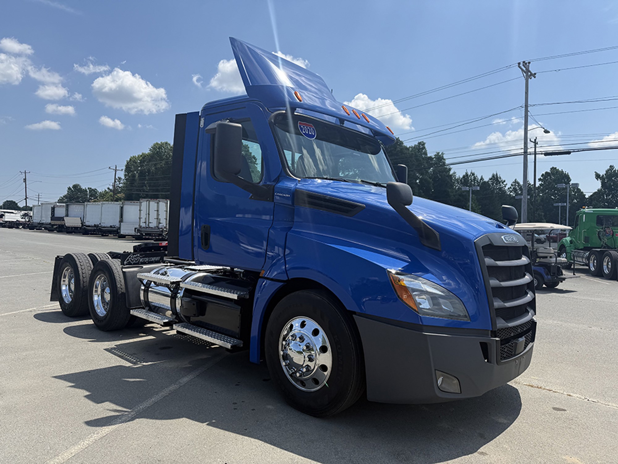 2020 Freightliner Cascadia 126 2020 Freightliner Cascadia 126 - image 2 of 6