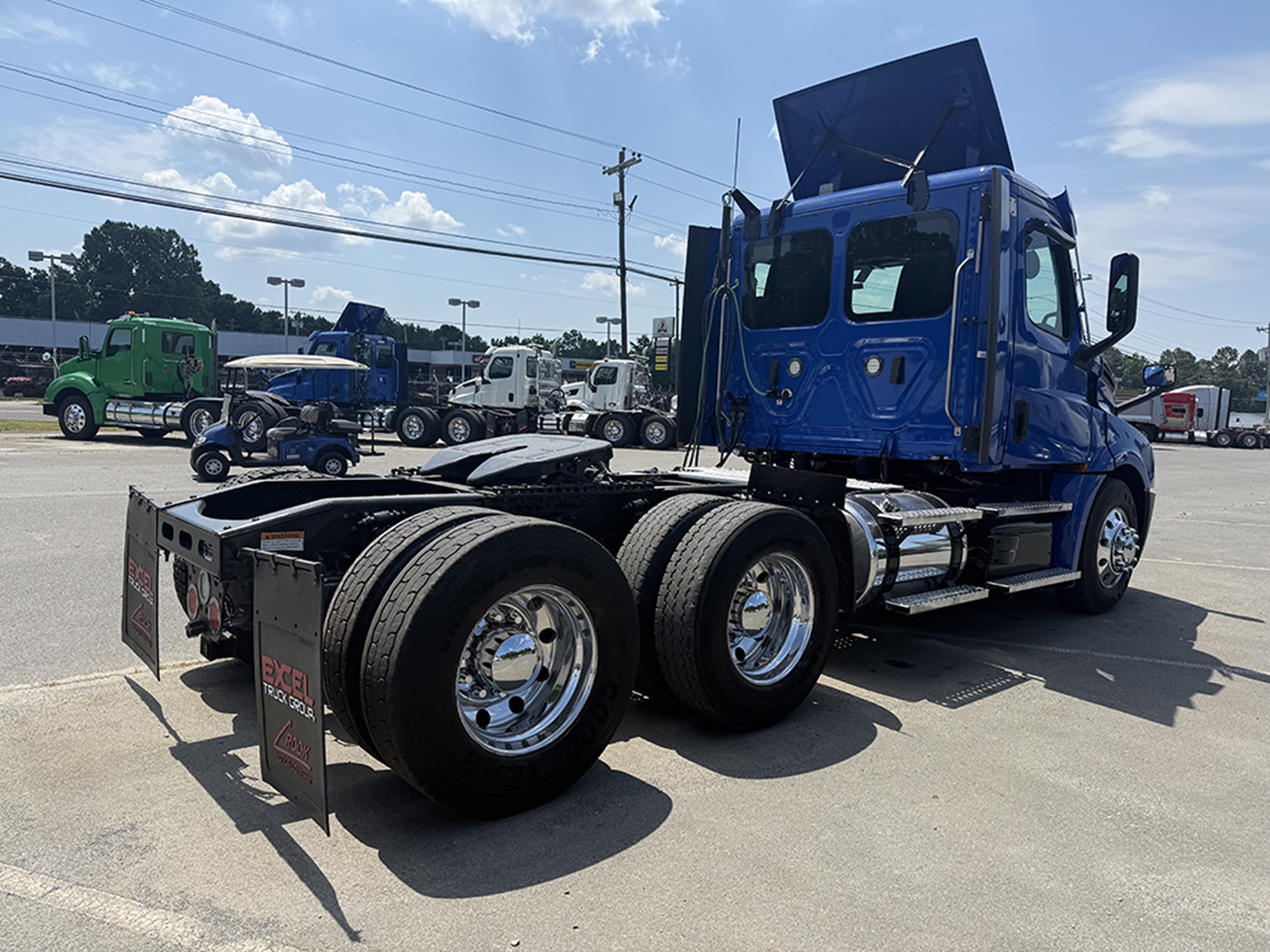 2020 Freightliner Cascadia 126 2020 Freightliner Cascadia 126 - image 4 of 6