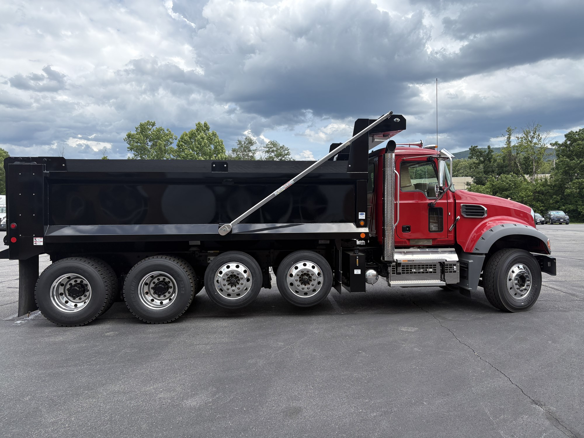 2026 Mack Granite 2026 Mack Granite - image 4 of 6