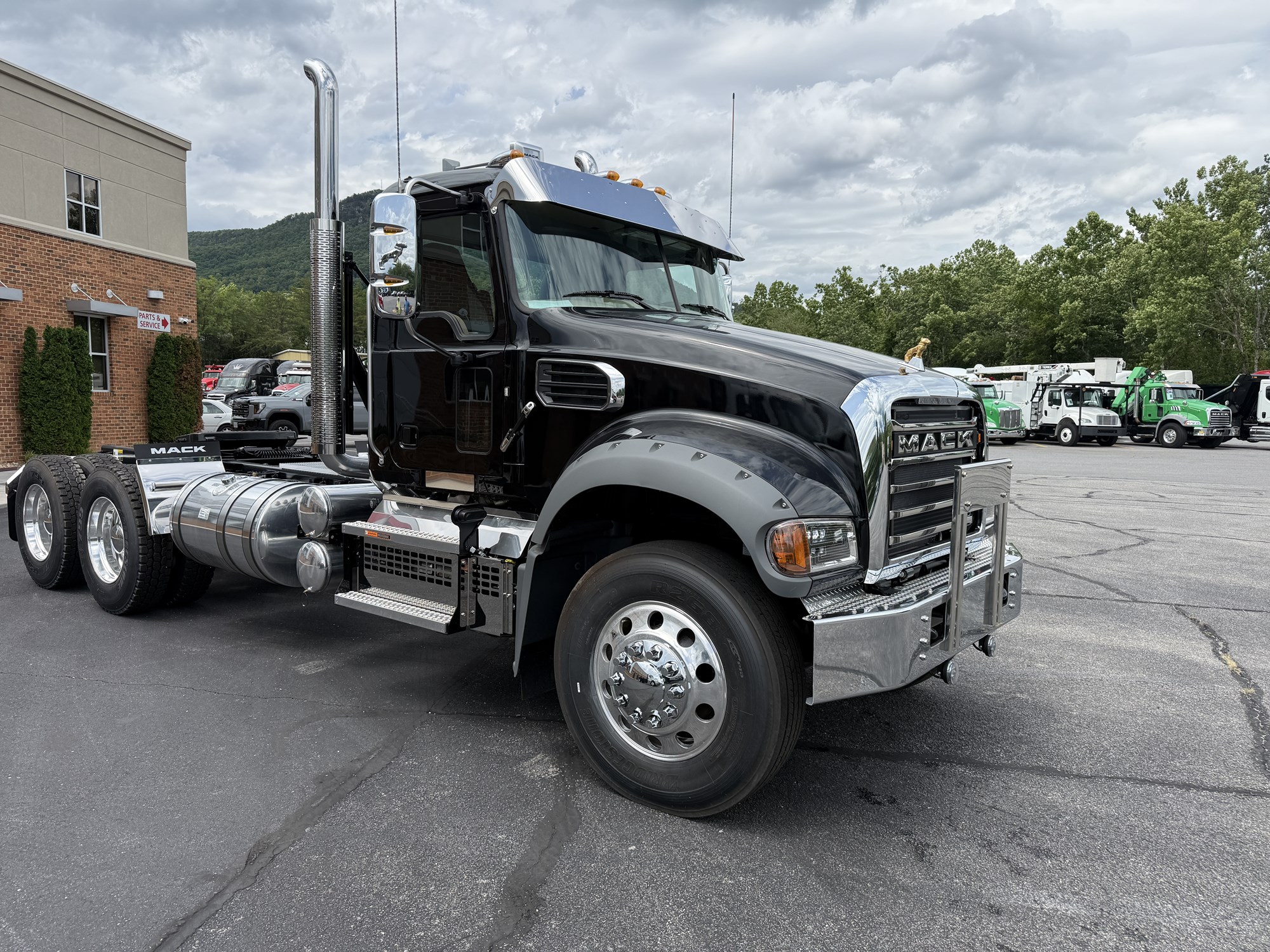 2026 Mack Granite 2026 Mack Granite - image 6 of 6