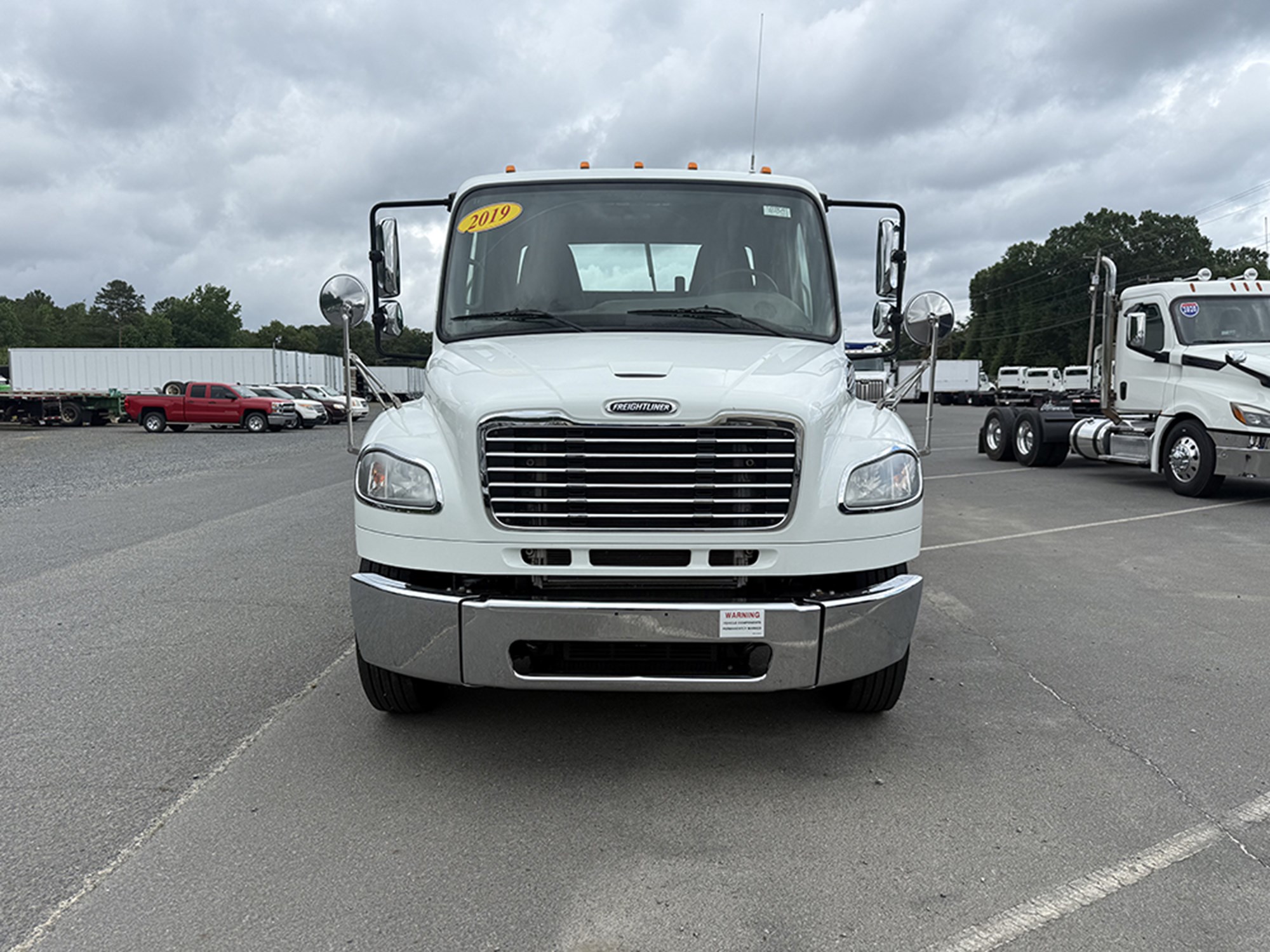 2019 Freightliner M2 2019 Freightliner M2 - image 2 of 6