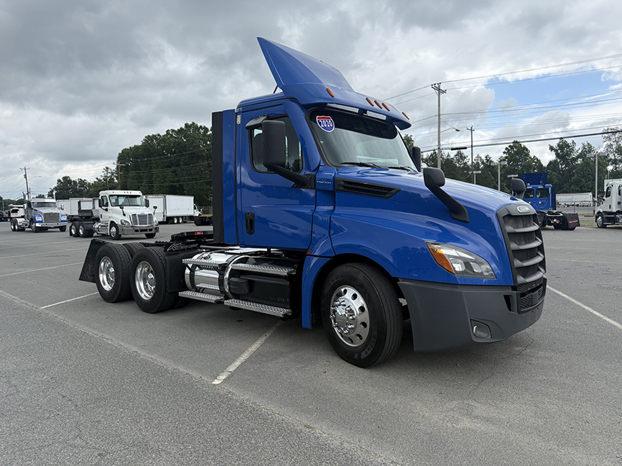 2020 Freightliner Cascadia 126 2020 Freightliner Cascadia 126 - image 2 of 6